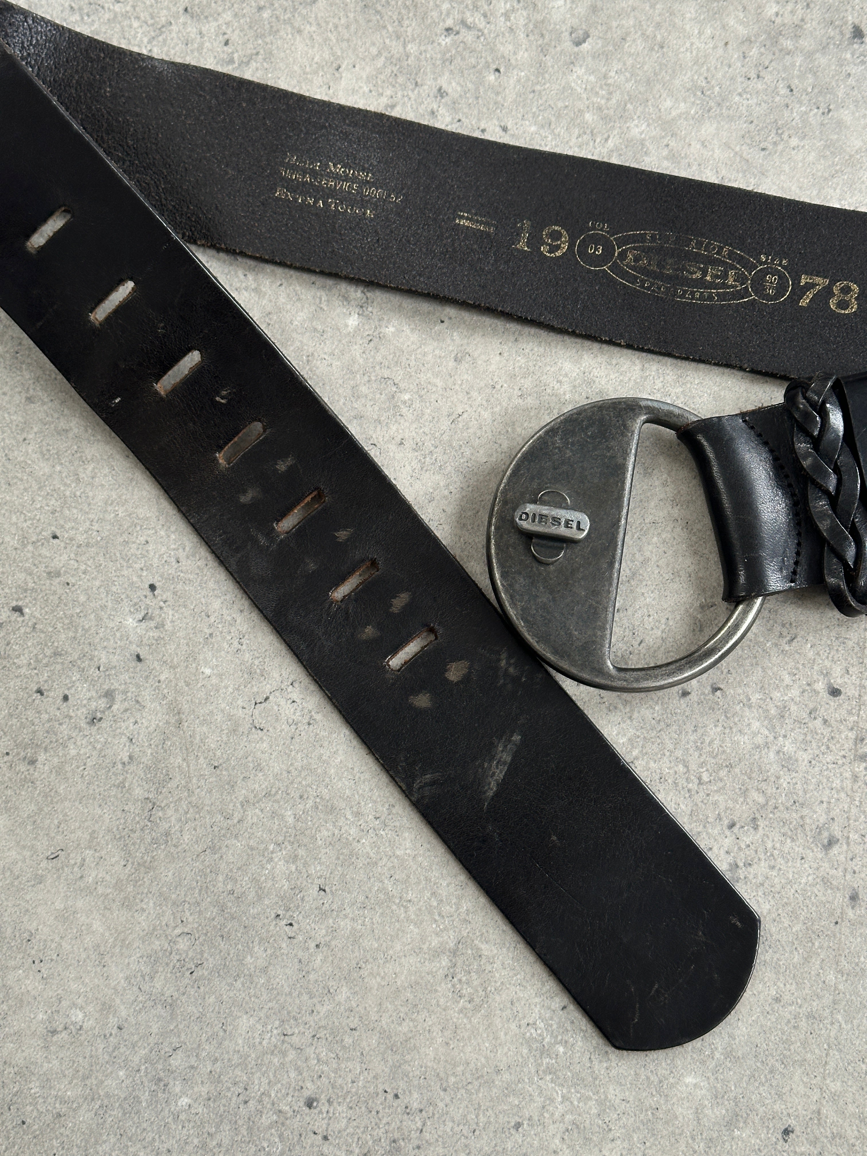 Diesel 1990s chunky logo leather belt with metal buckle, W32-38, showcasing bold branding and vintage style.