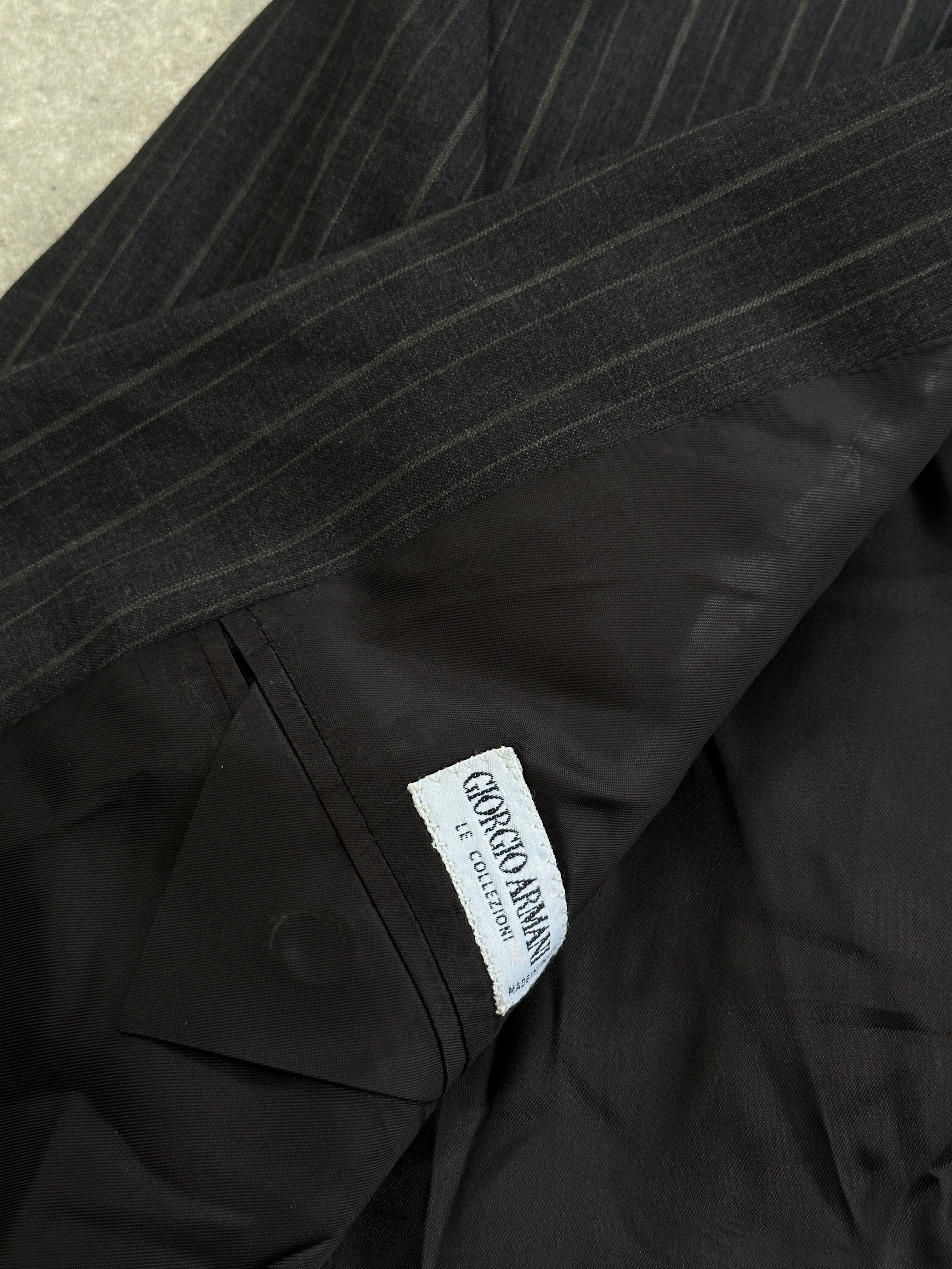 Giorgio Armani Le Collezioni striped pure wool double-breasted blazer in XXL, tailored with classic design and bold pattern.
