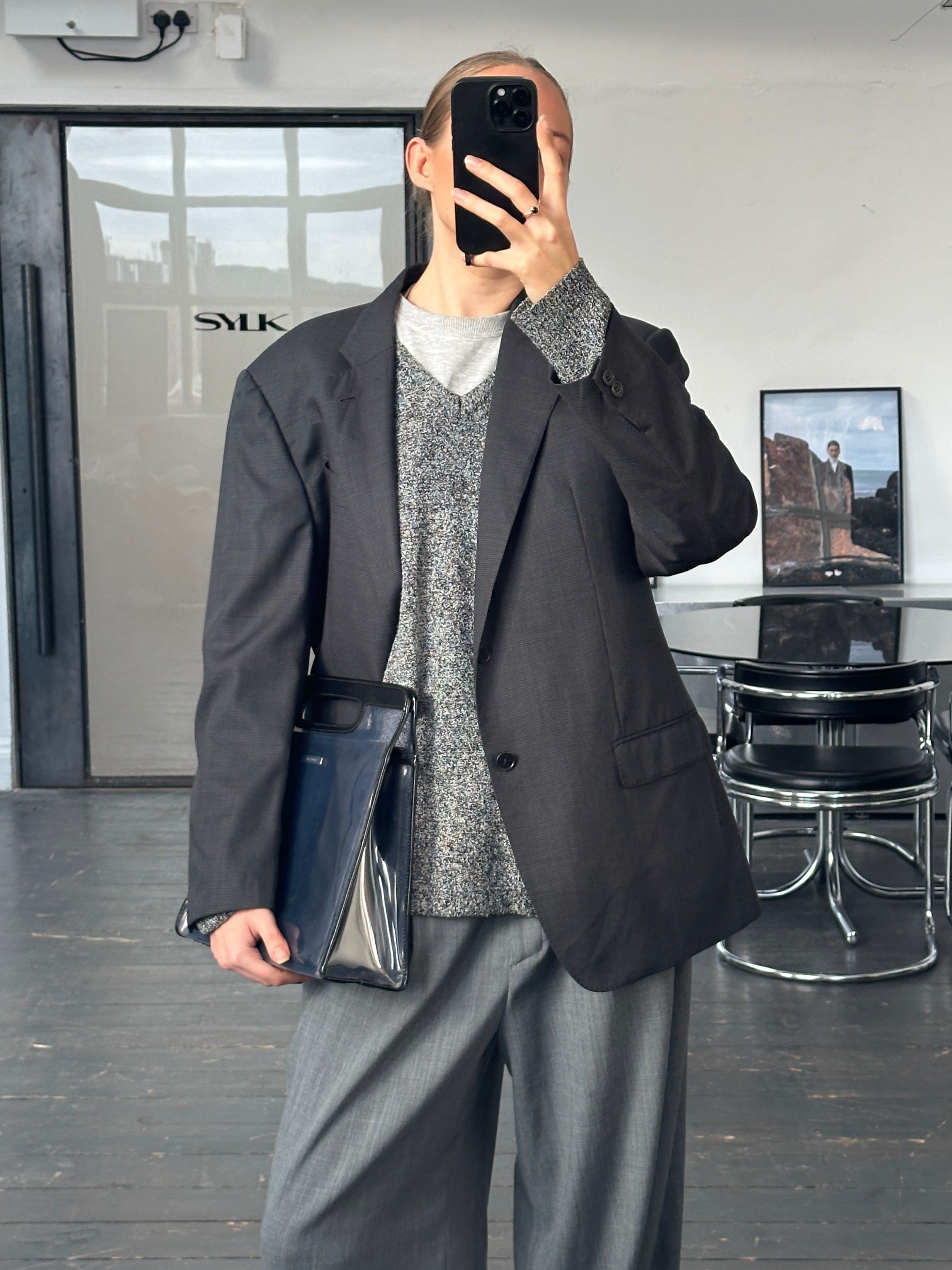 Armani Collezioni 2000s pure wool blazer in navy, 44R/XL, featuring a tailored fit and classic lapel design.
