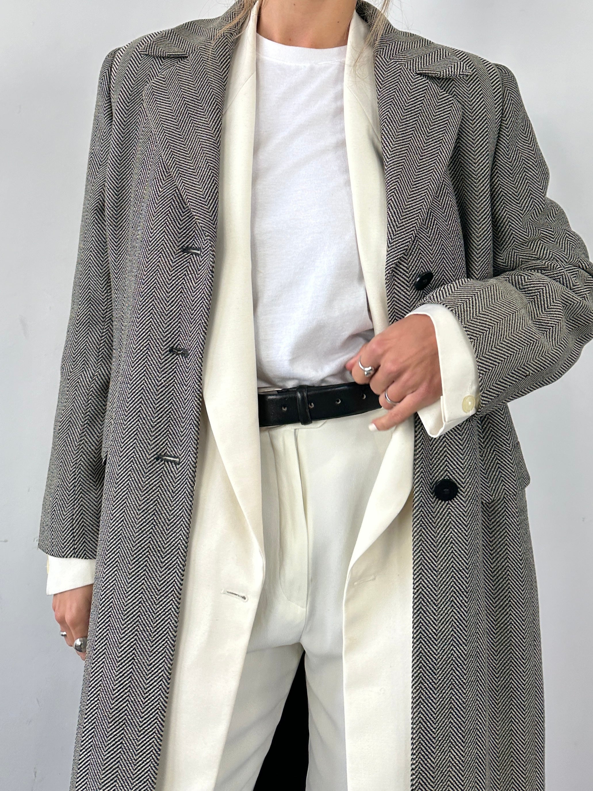 Giorgio Armani Le Collezioni men's virgin wool herringbone coat in size M, tailored fit with classic pattern and structured collar.