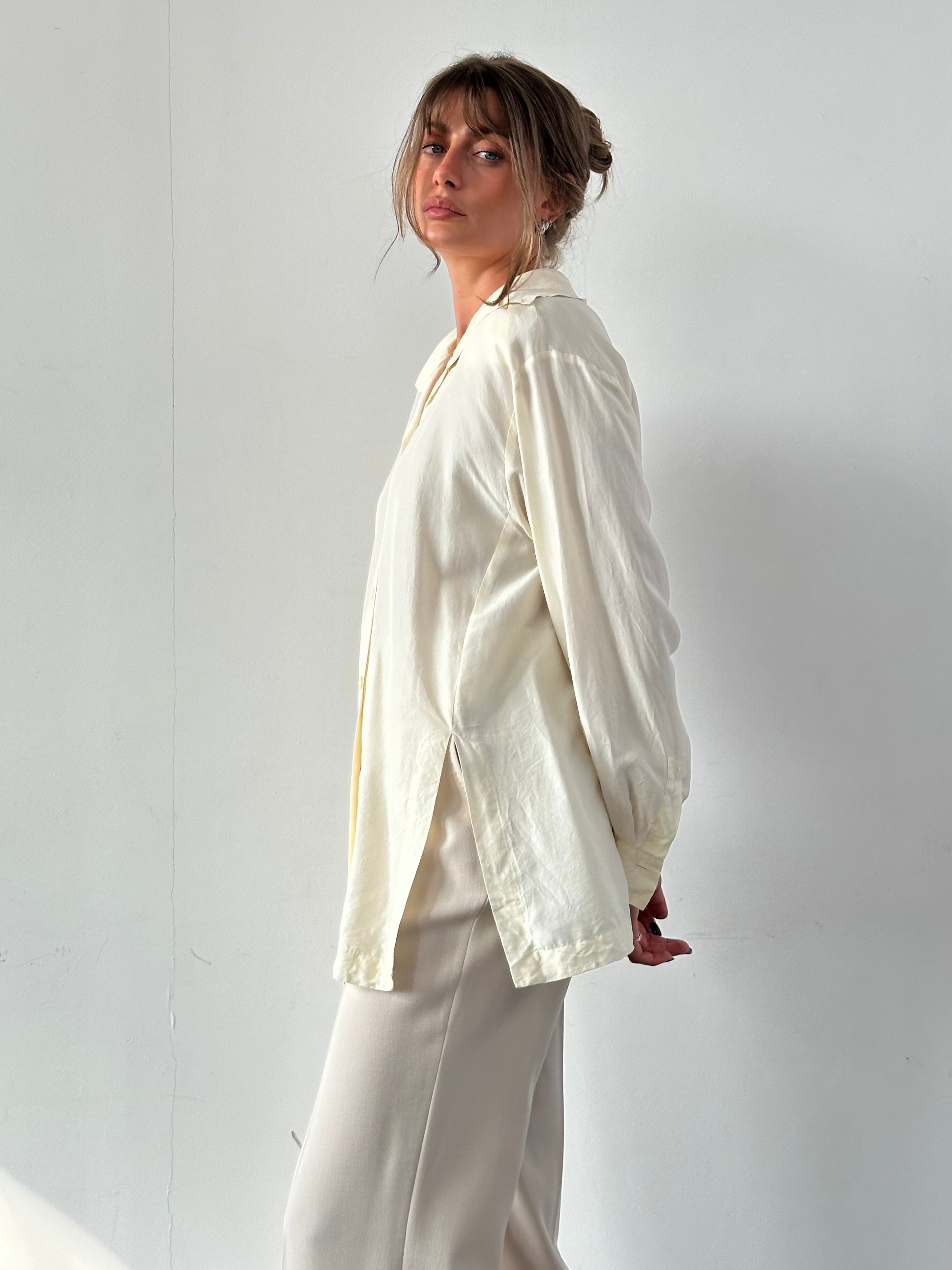 Vintage pure silk side split shirt in size XL, featuring a classic design with a relaxed fit and elegant fabric detail.