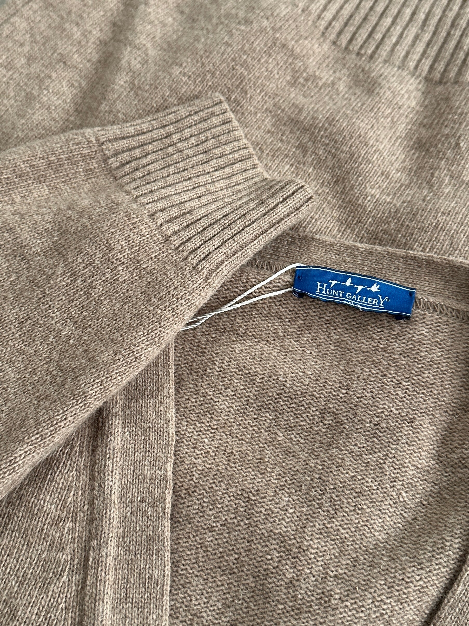 Vintage Italian 1990s virgin wool knitted cardigan in size L, featuring classic knit pattern and earthy tones.