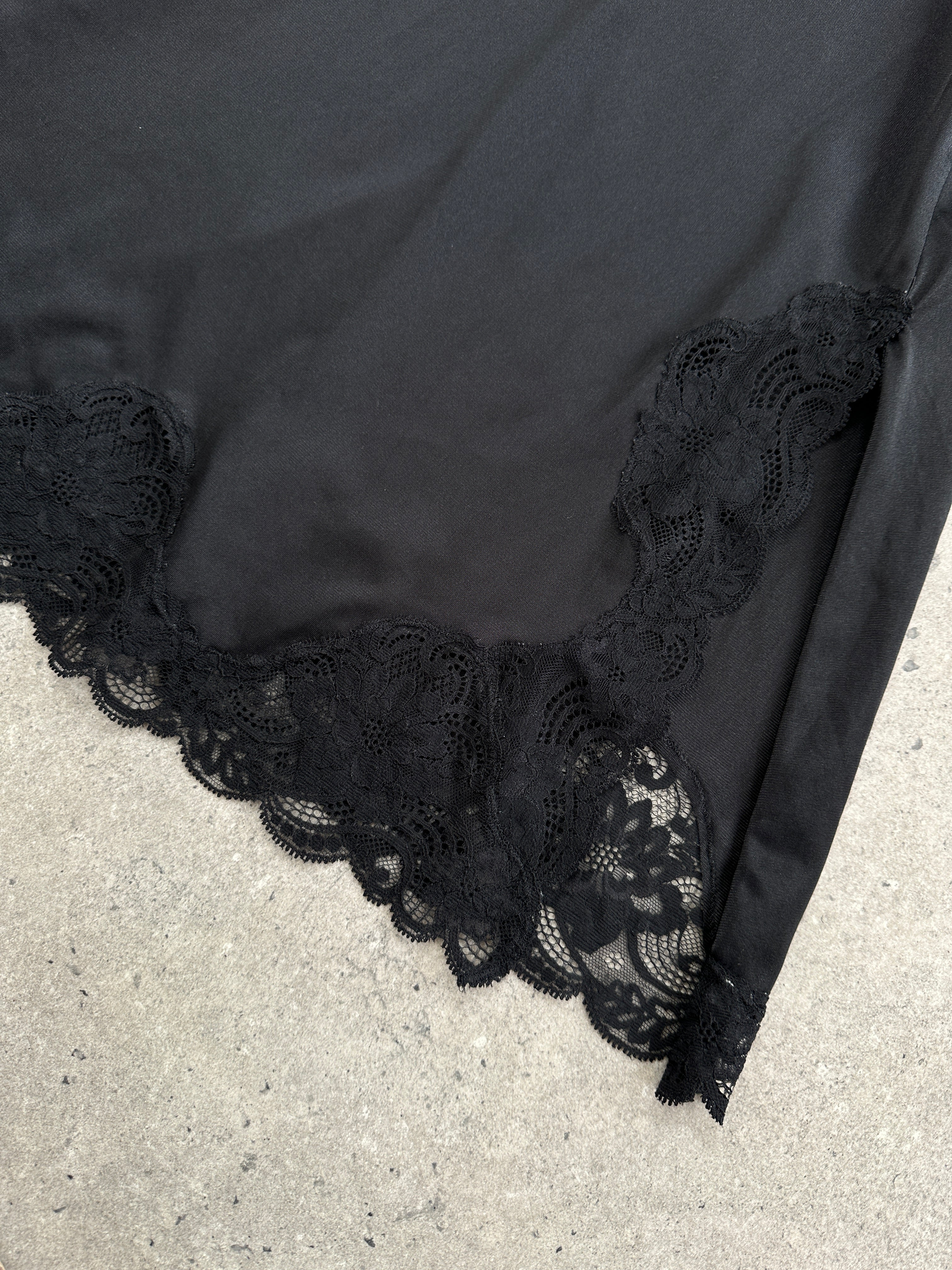 Vintage 2000s lace side split mini slip dress in black, featuring a fitted silhouette and delicate lace details.