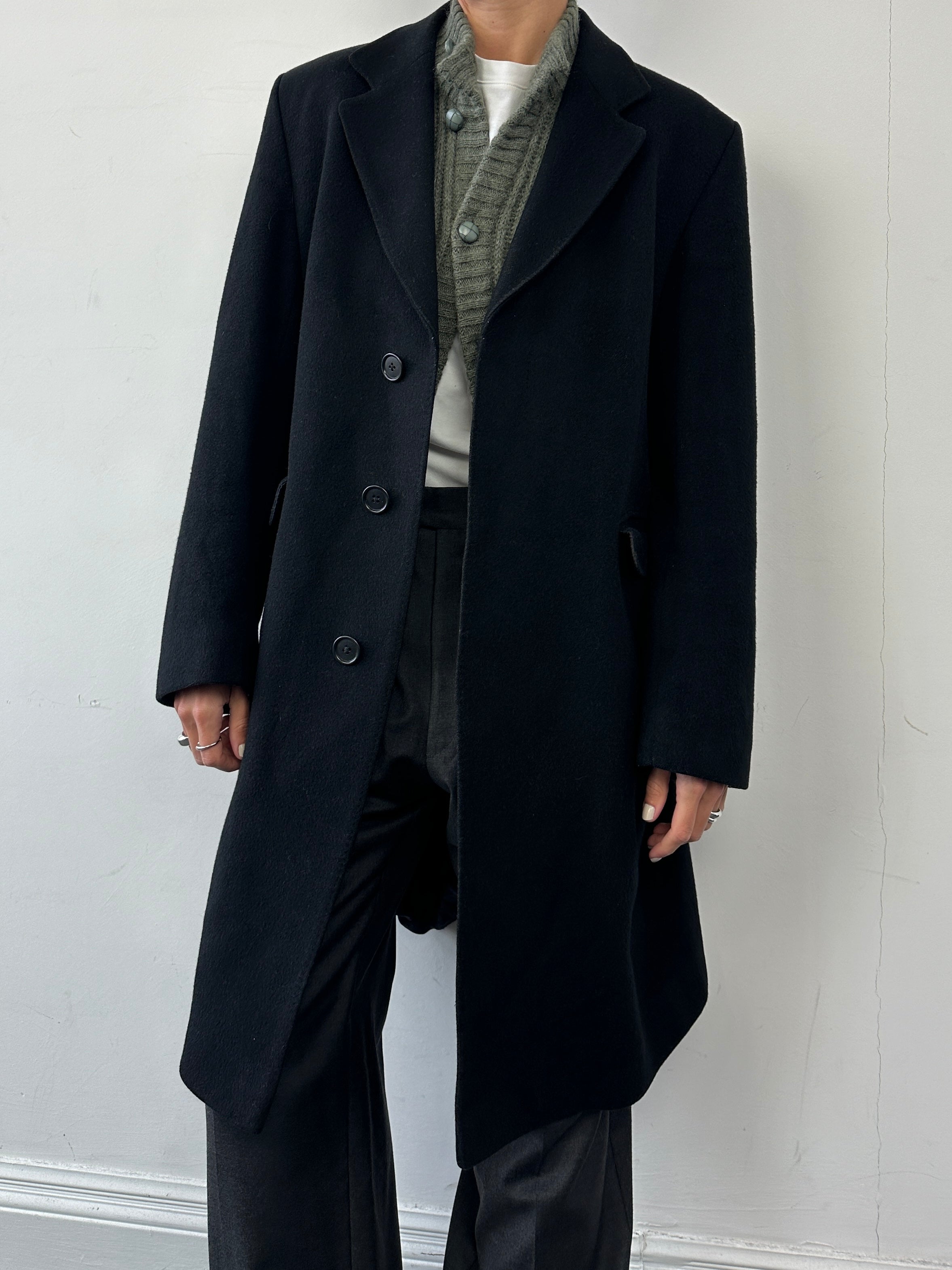 Vintage pure cashmere coat with concealed placket, single-breasted design in size large, showcasing a classic and elegant outerwear style.