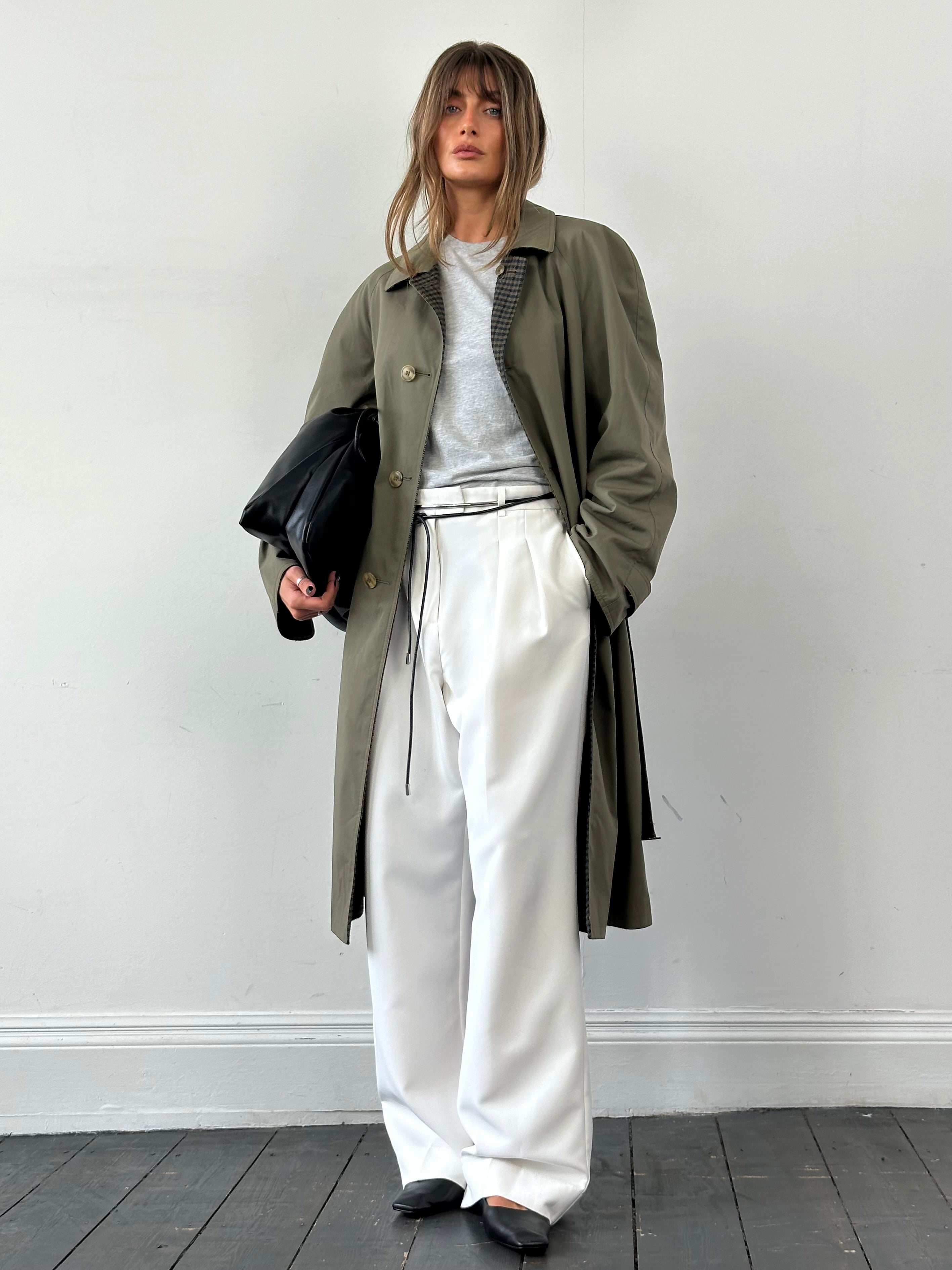 Vintage reversible wool trench coat with belt, XL size, featuring classic design and warm textured fabric.