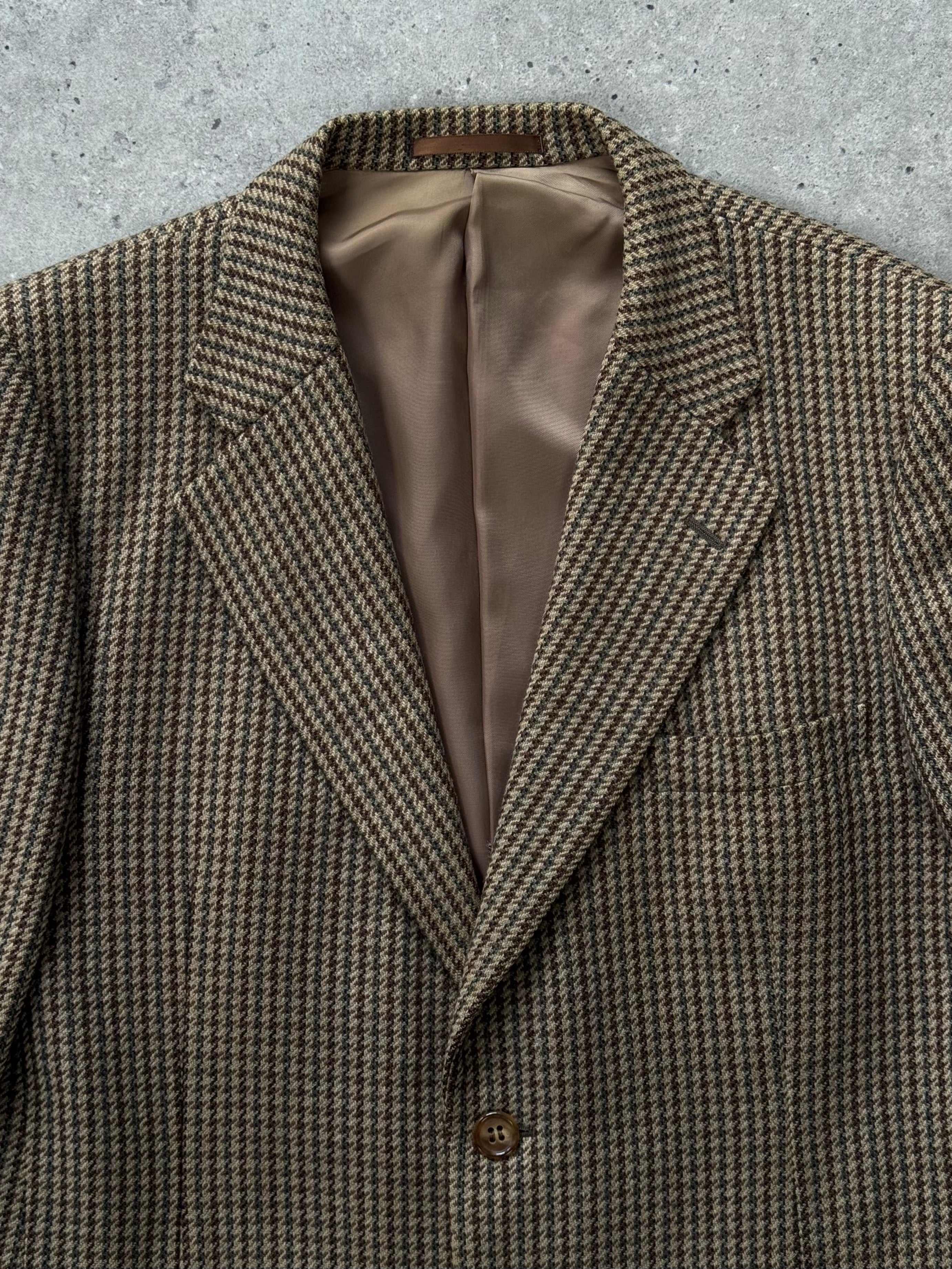 Burberry 1990s pure wool houndstooth blazer, single-breasted design in size 36S, featuring classic British check pattern.