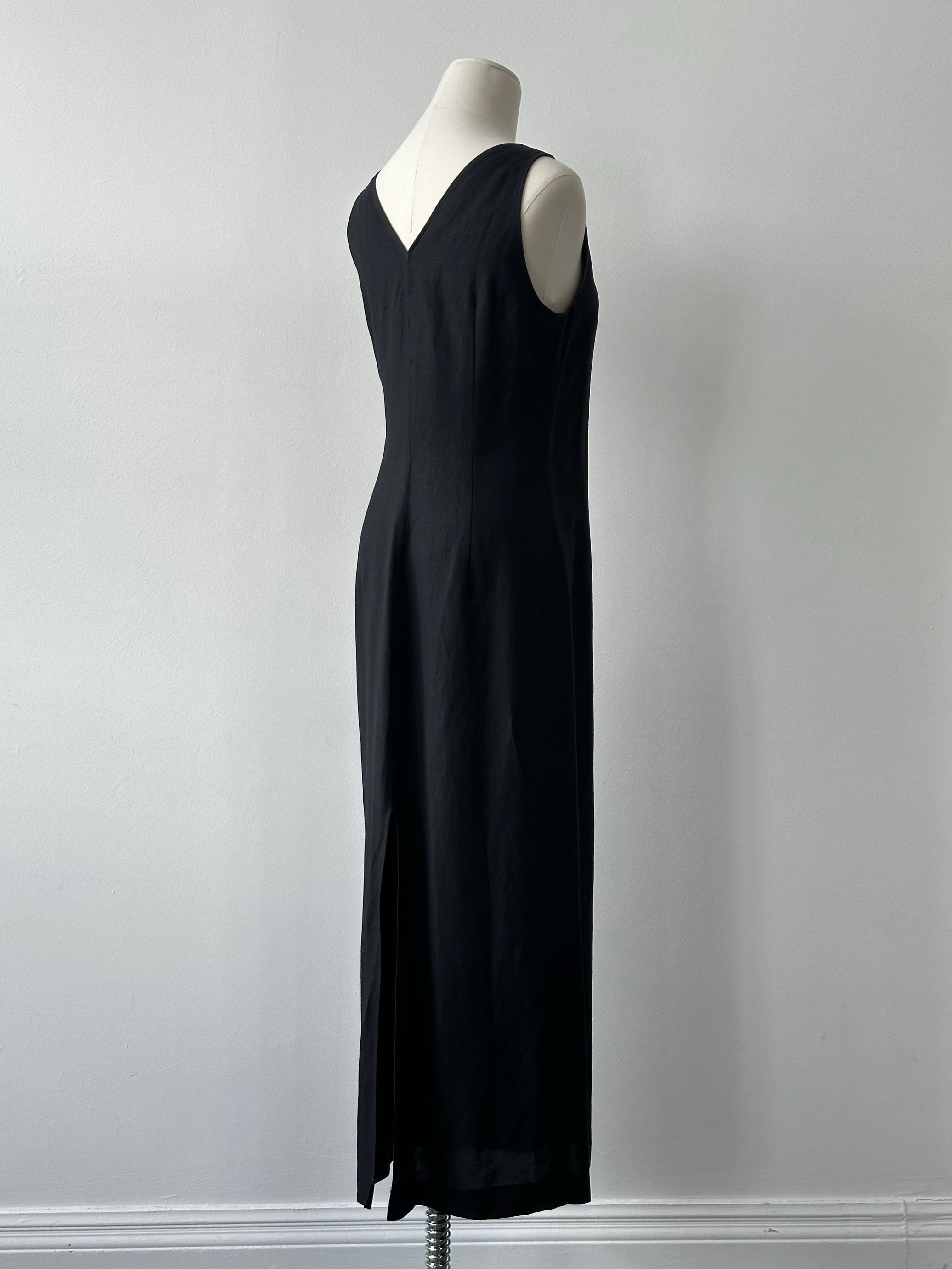 Marella 1990s linen V-neck floor-length dress in S/M, featuring a relaxed fit and vintage-inspired design, shown in the image.