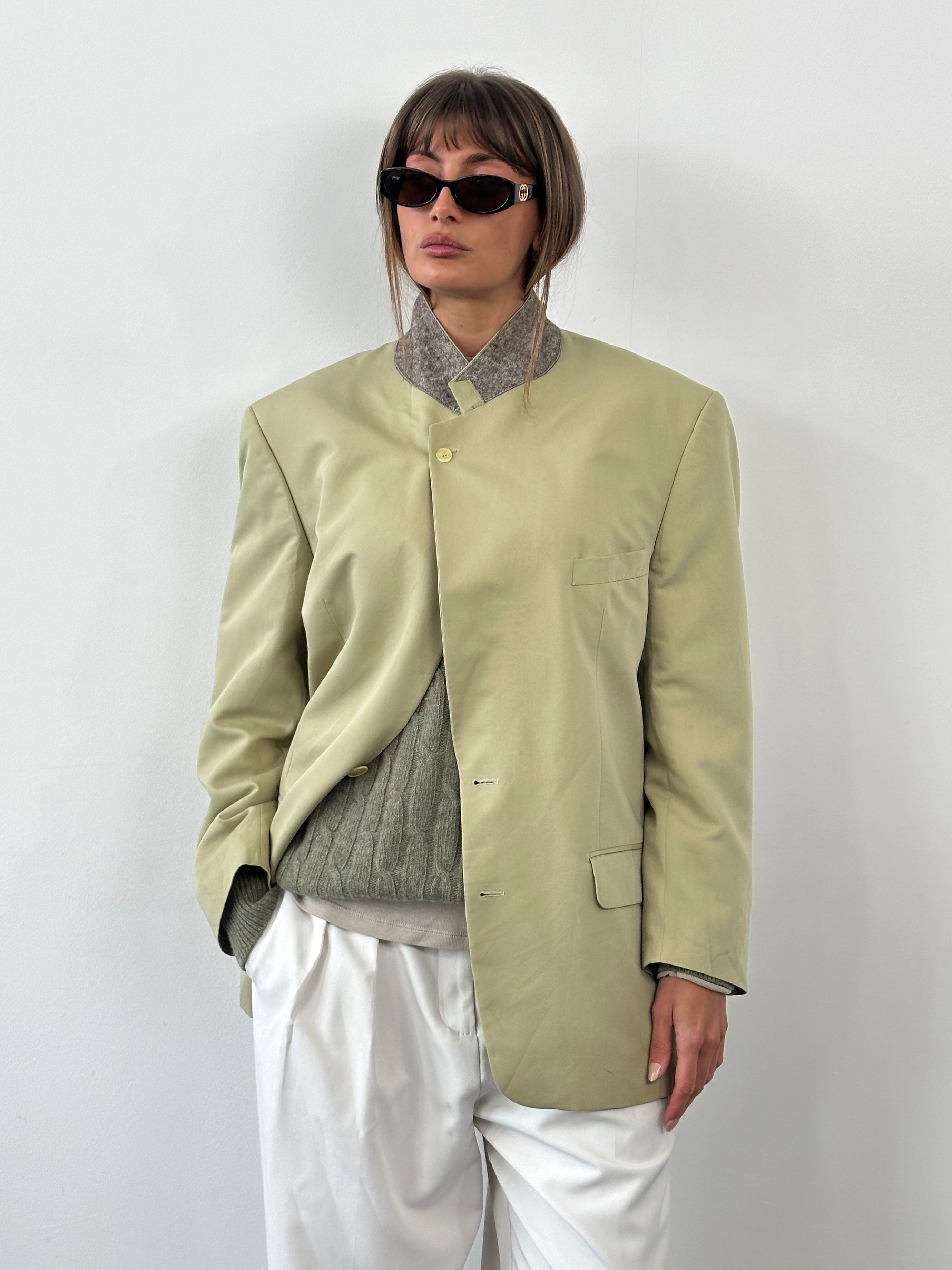 Yves Saint Laurent Pour Homme 1990s high neck single-breasted blazer in size 42R/L, tailored black blazer with structured lapel.