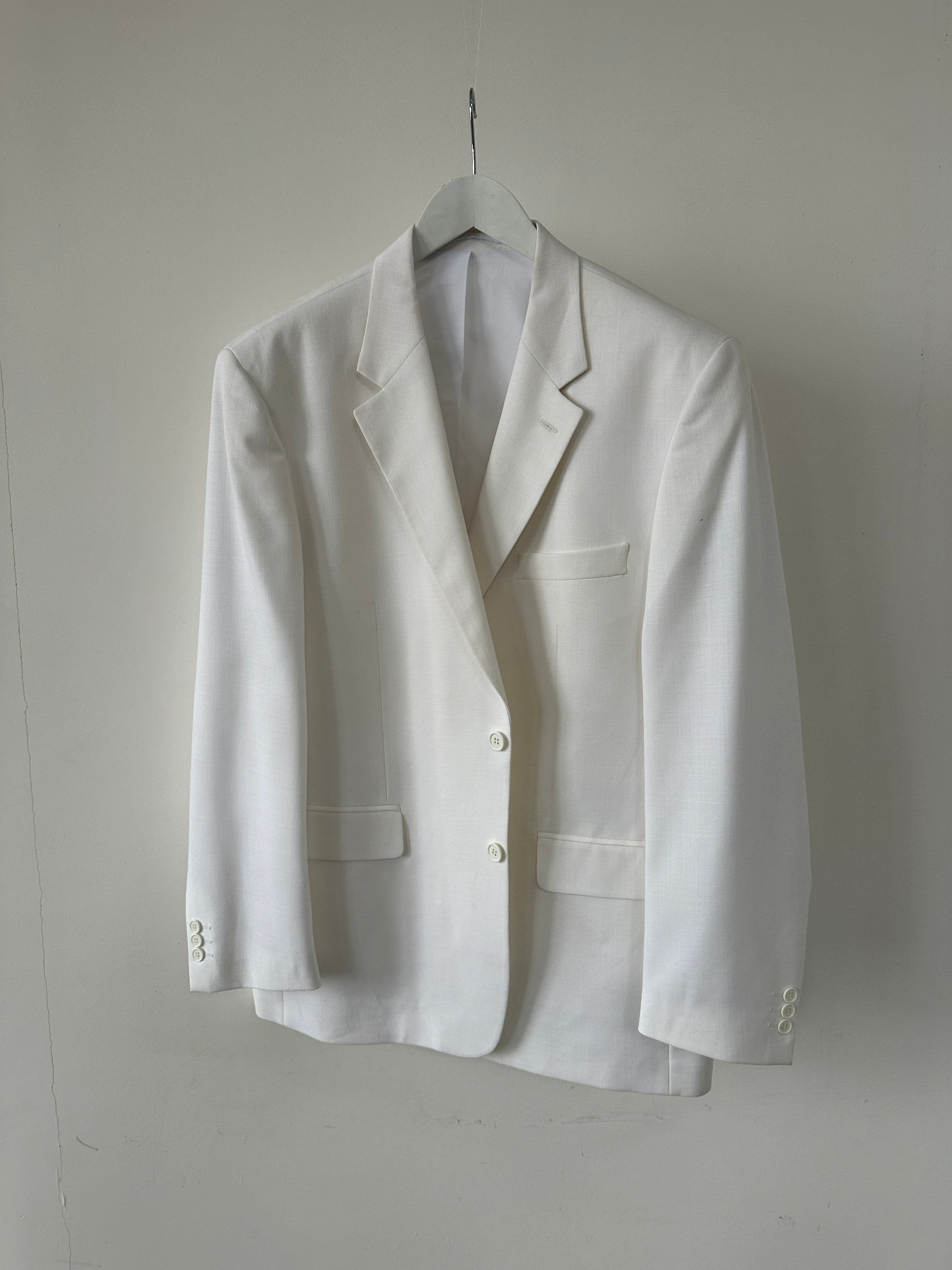 Vintage brand vintage modal single-breasted blazer in size 46R/XXL, showing the tailored fit and classic lapel design.