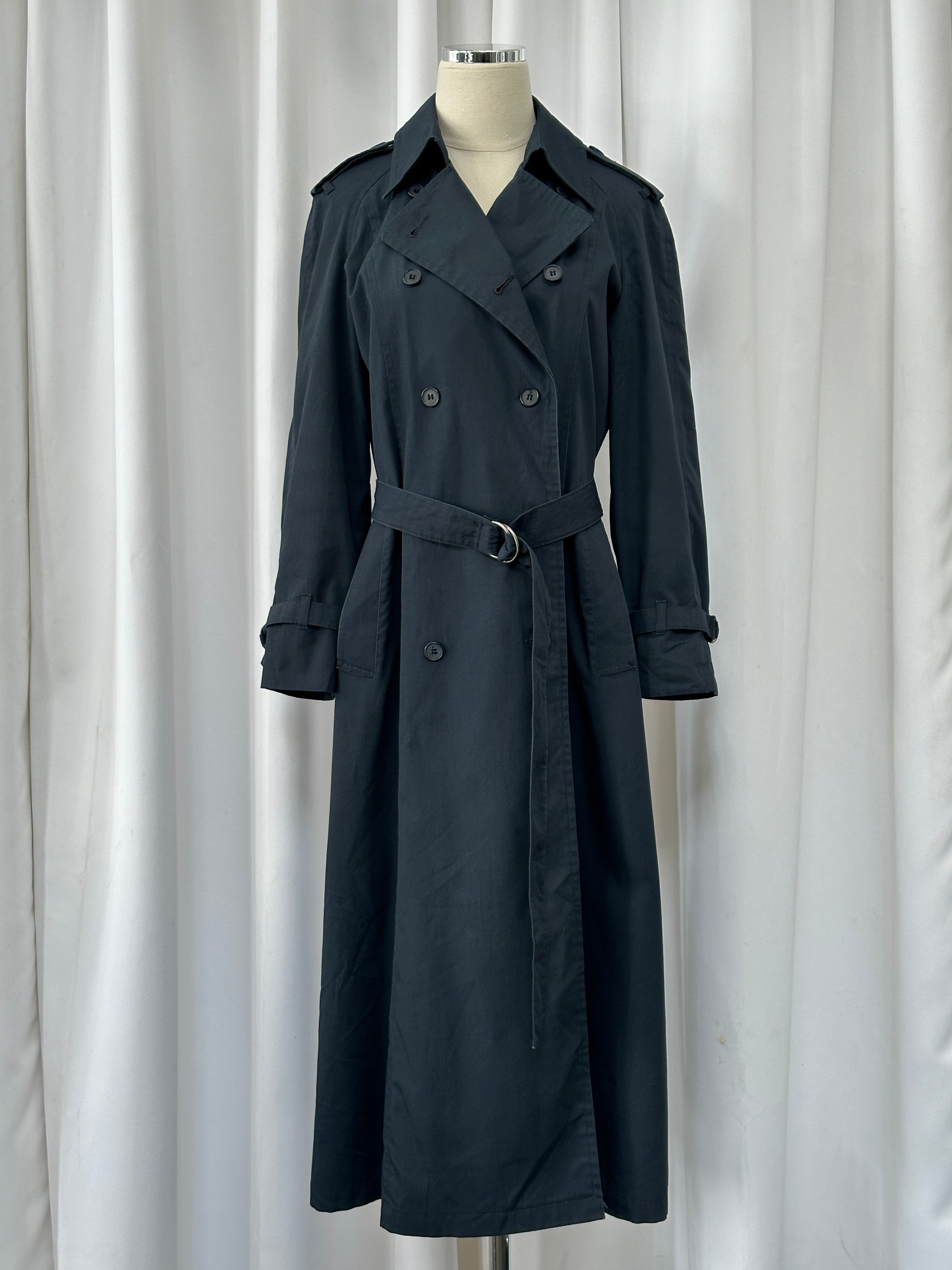London Fog 1980s double-breasted cotton trench coat in size S, featuring classic design with wide lapels and belt details.