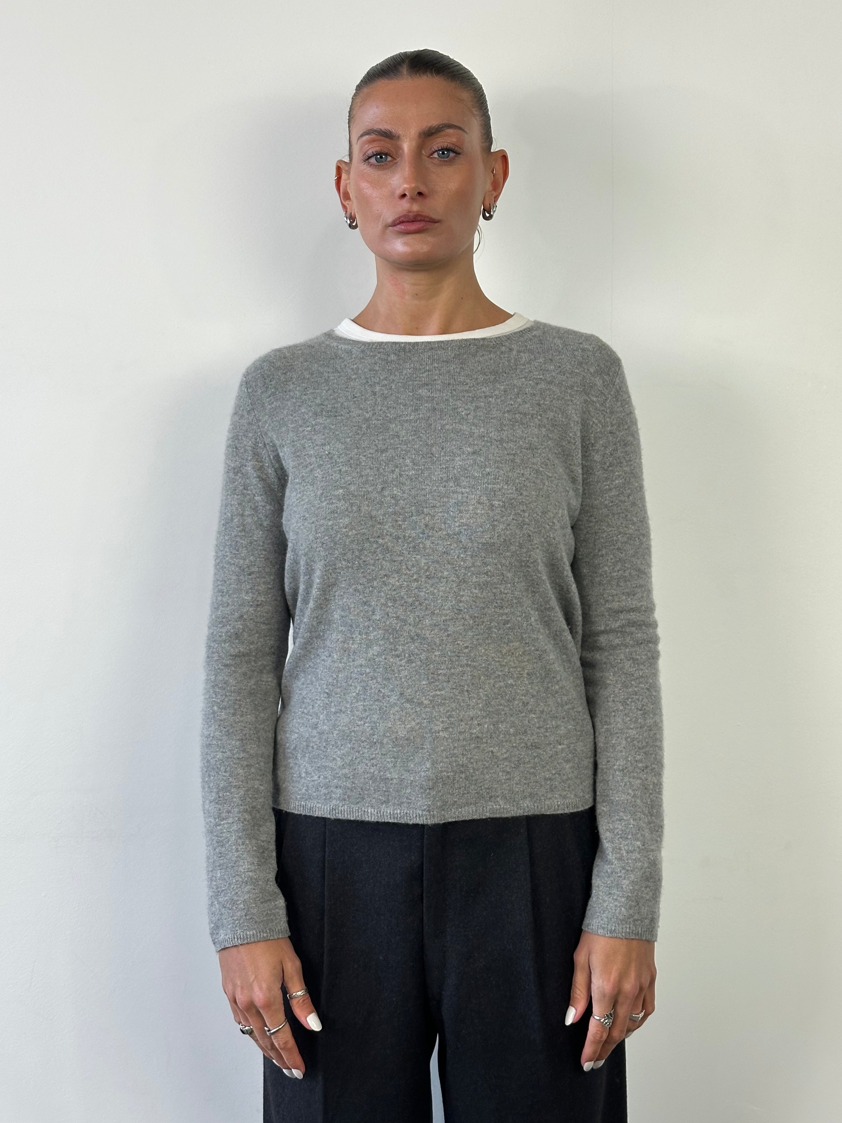 Vintage pure cashmere handmade knitted jumper in M/L, featuring a cozy, textured design perfect for cold weather.