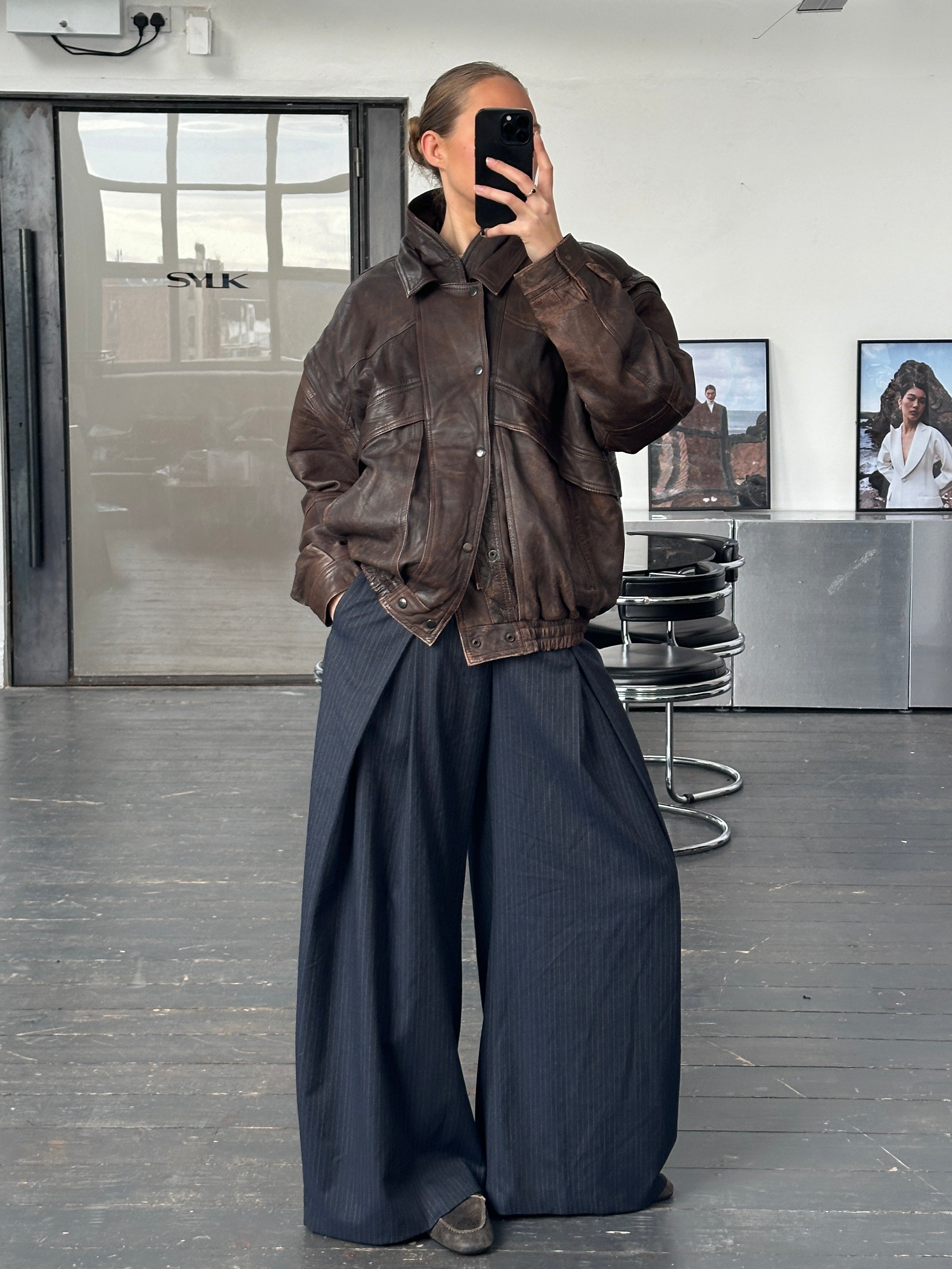 Vintage 1990s aged double collar leather bomber jacket in XL, featuring distressed leather and classic design details.