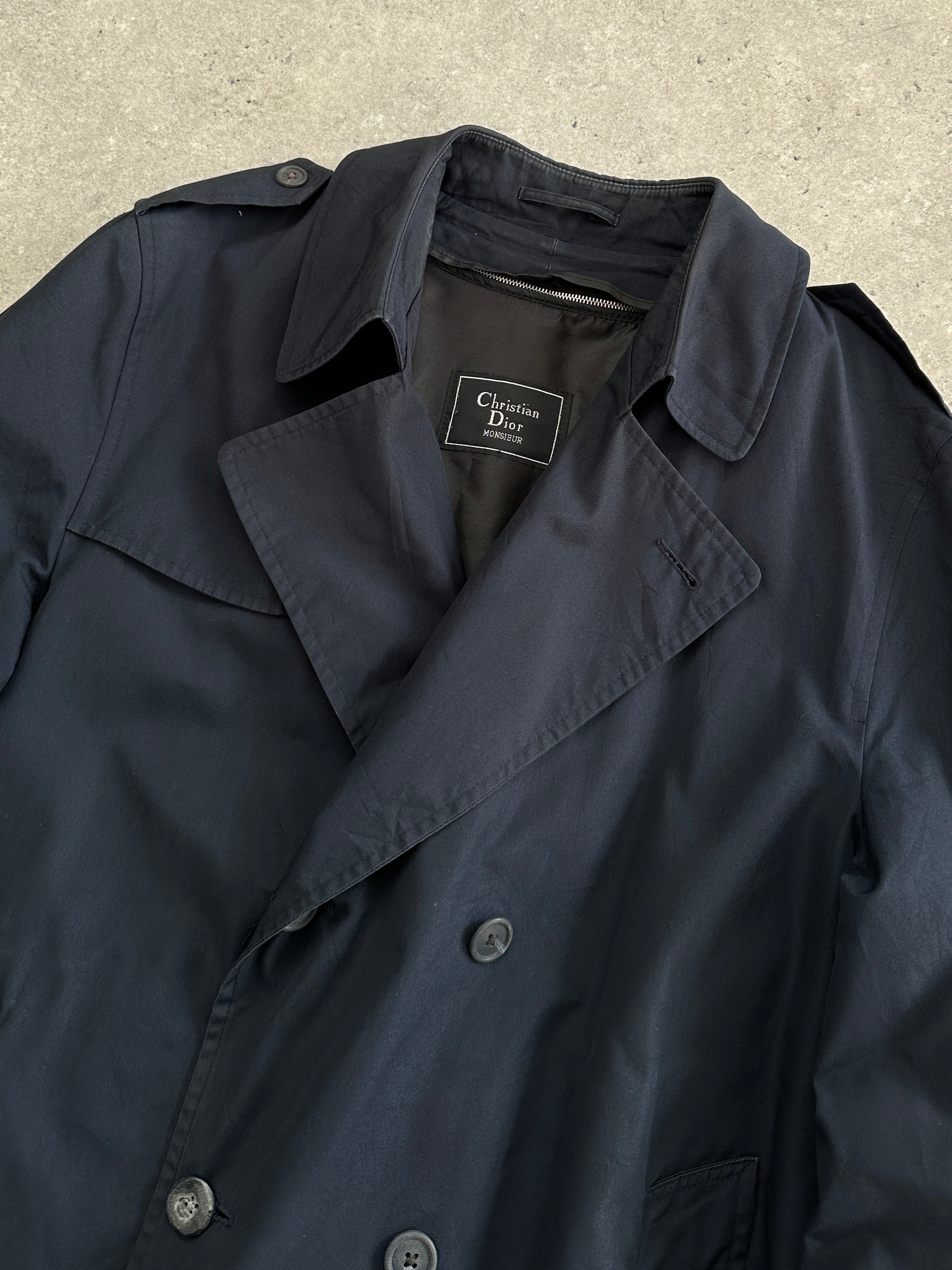 Christian Dior Monsieur double-breasted trench coat in XL style, tailored with classic design and stylish fabric details.