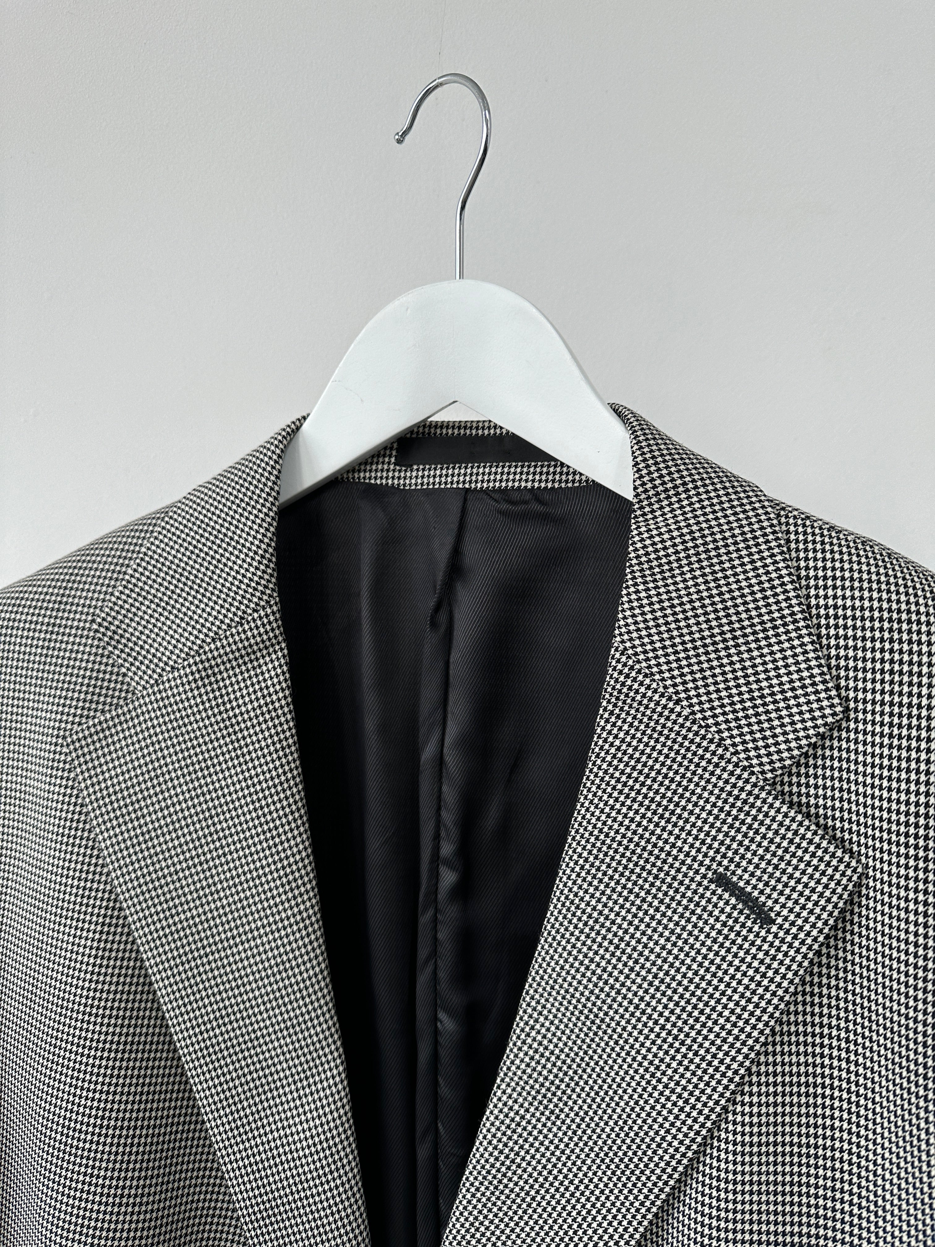 Vintage pure wool dogtooth single-breasted blazer in XL, featuring classic pattern and tailored fit, suitable for formal or smart casual wear.