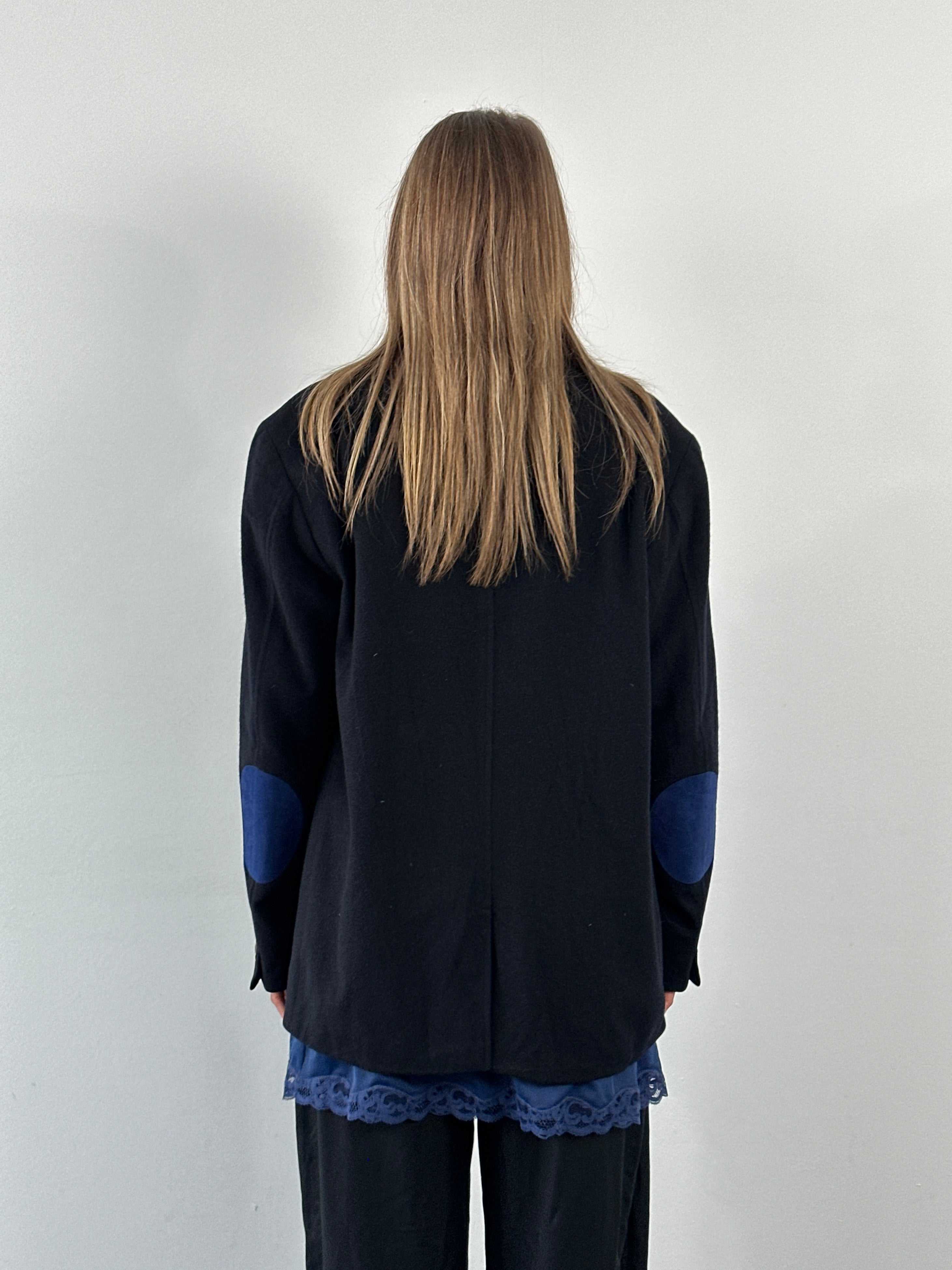Vintage 1990s pure cashmere single-breasted blazer in size 42R/XL, classic tailored fit, shown on a hanger with neutral background.