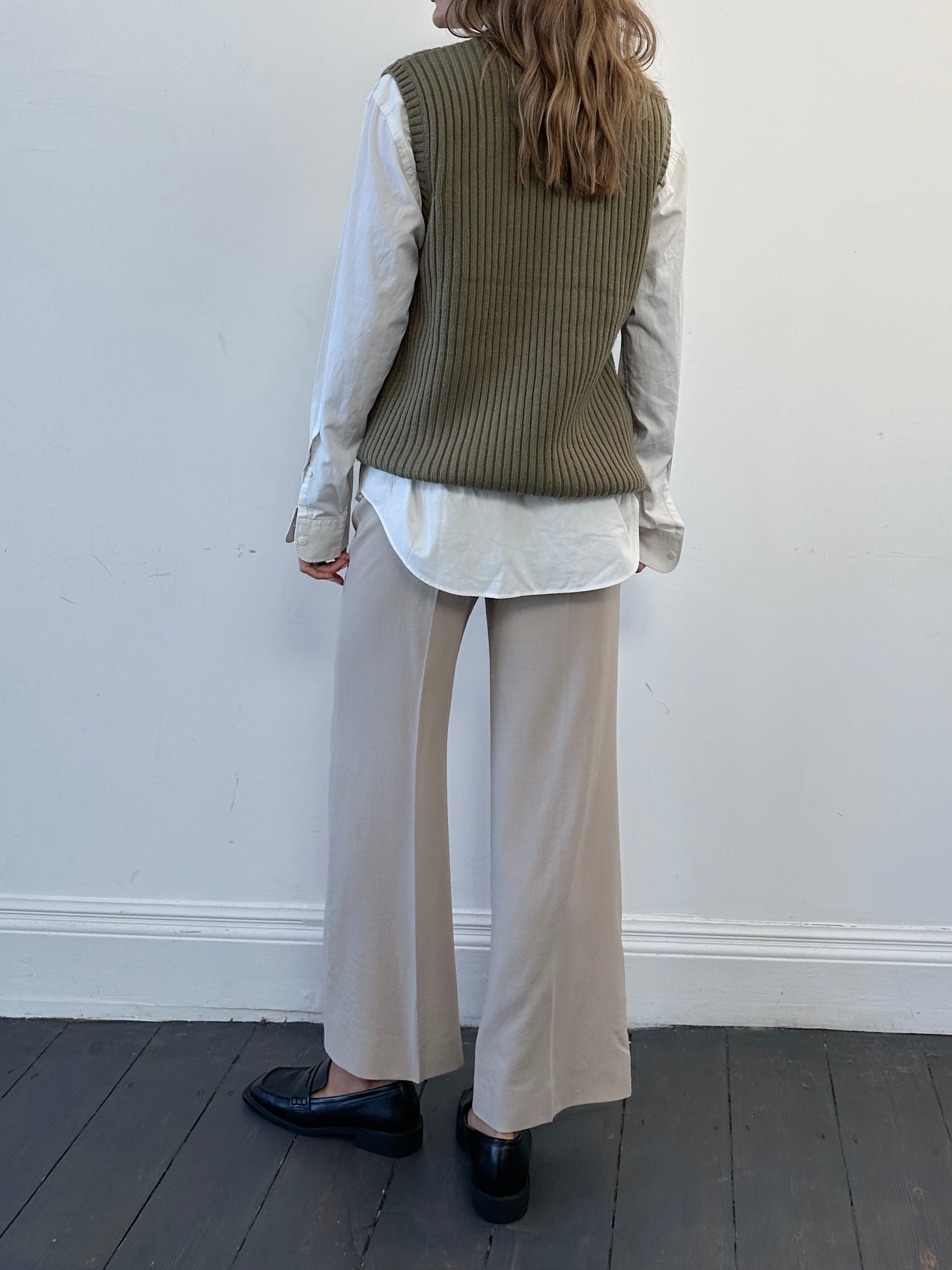 Emporio Armani wool mid-waisted pleated trousers in size W30, tailored fit with classic design, shown on a neutral background.