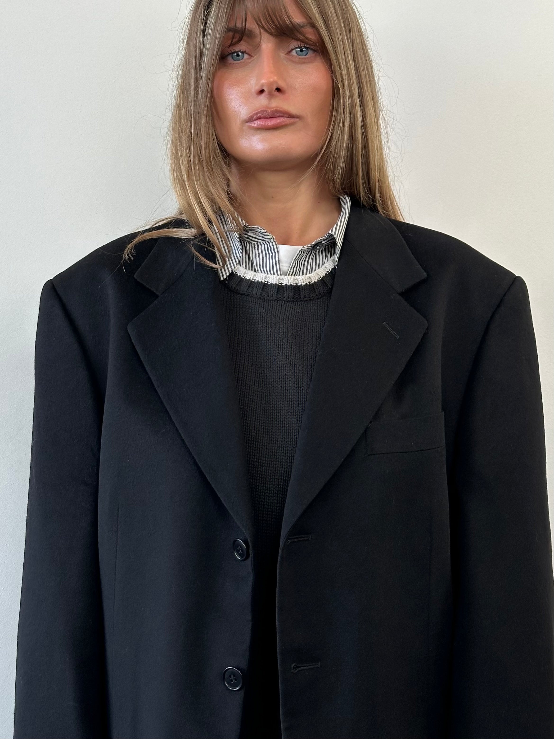 Pal Zileri wool and cashmere single-breasted blazer in size 42R/XL, shown hanging with classic lapel and tailored fit.
