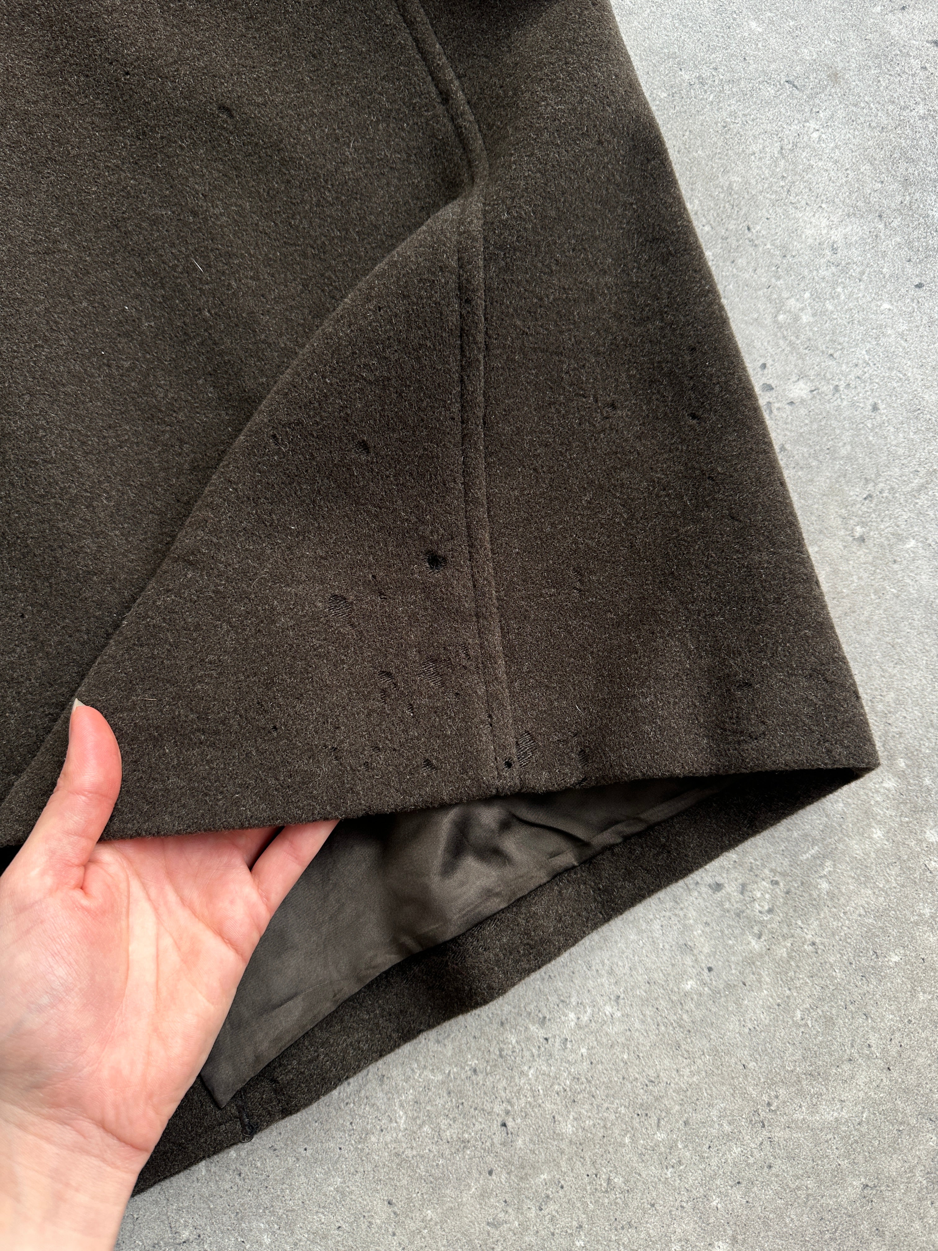 Giorgio Armani Le Collezioni 1990s pure wool double-breasted coat in XL/XXL, classic style, navy blue, with wide lapels and buttons.