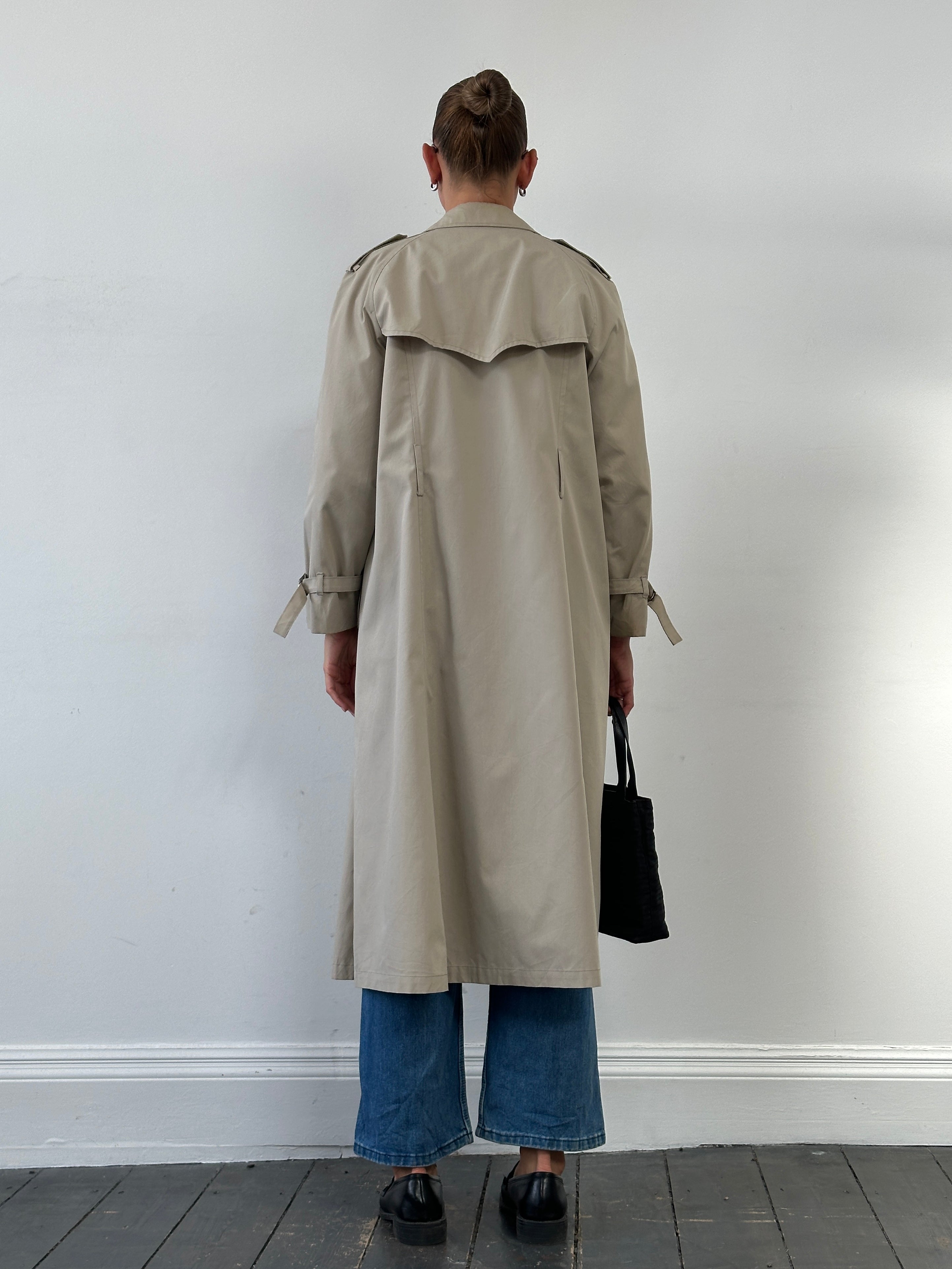 London Fog 1990s double-breasted cotton trench coat in size M, classic beige color with belt and tailored fit.