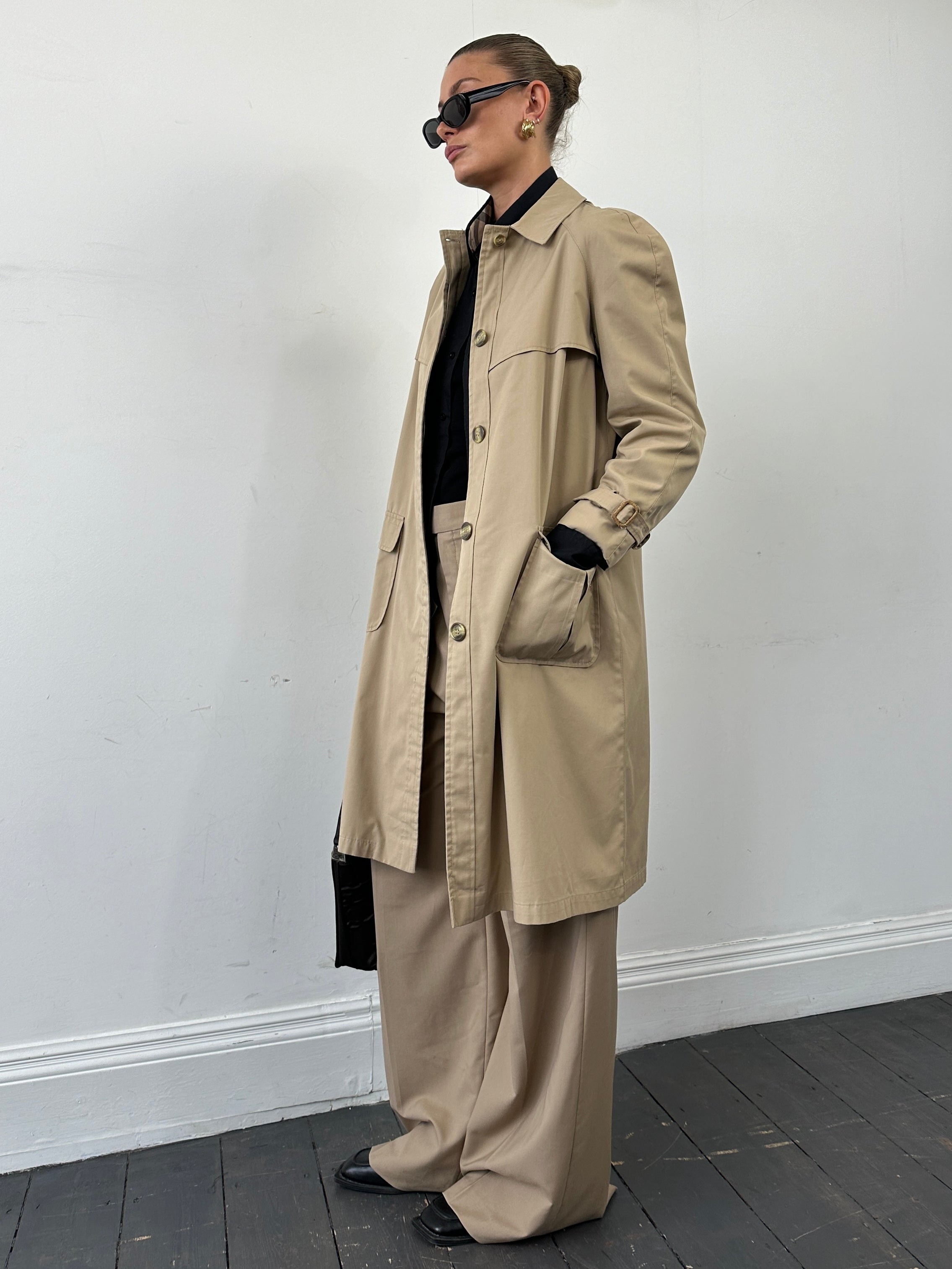 Vintage Italian cotton single-breasted trench coat in size small, showcasing classic design and durable fabric.