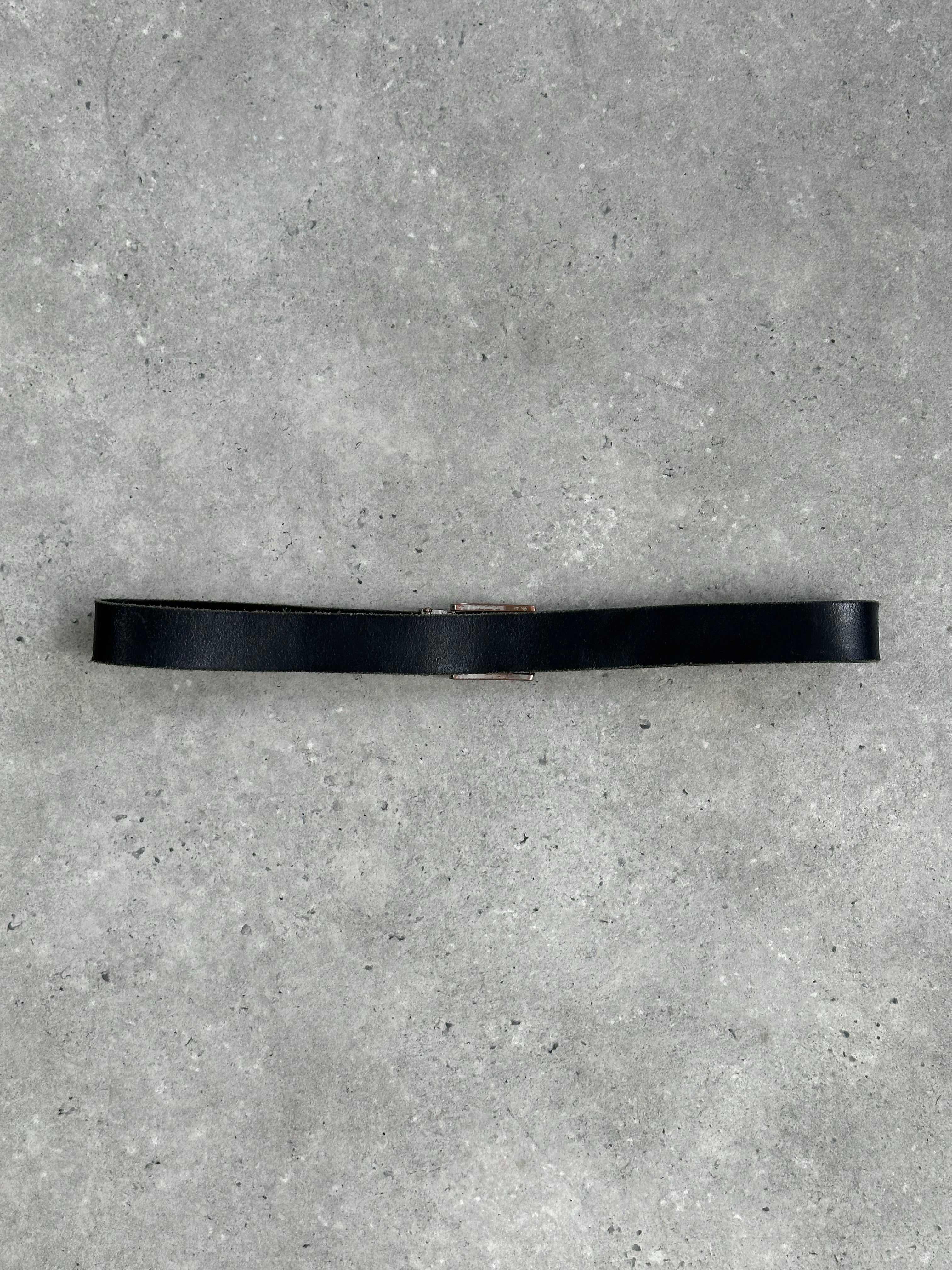 Vintage distressed leather belt, 1990s style, W32-38, with worn finish and classic buckle, from the Vintage brand.