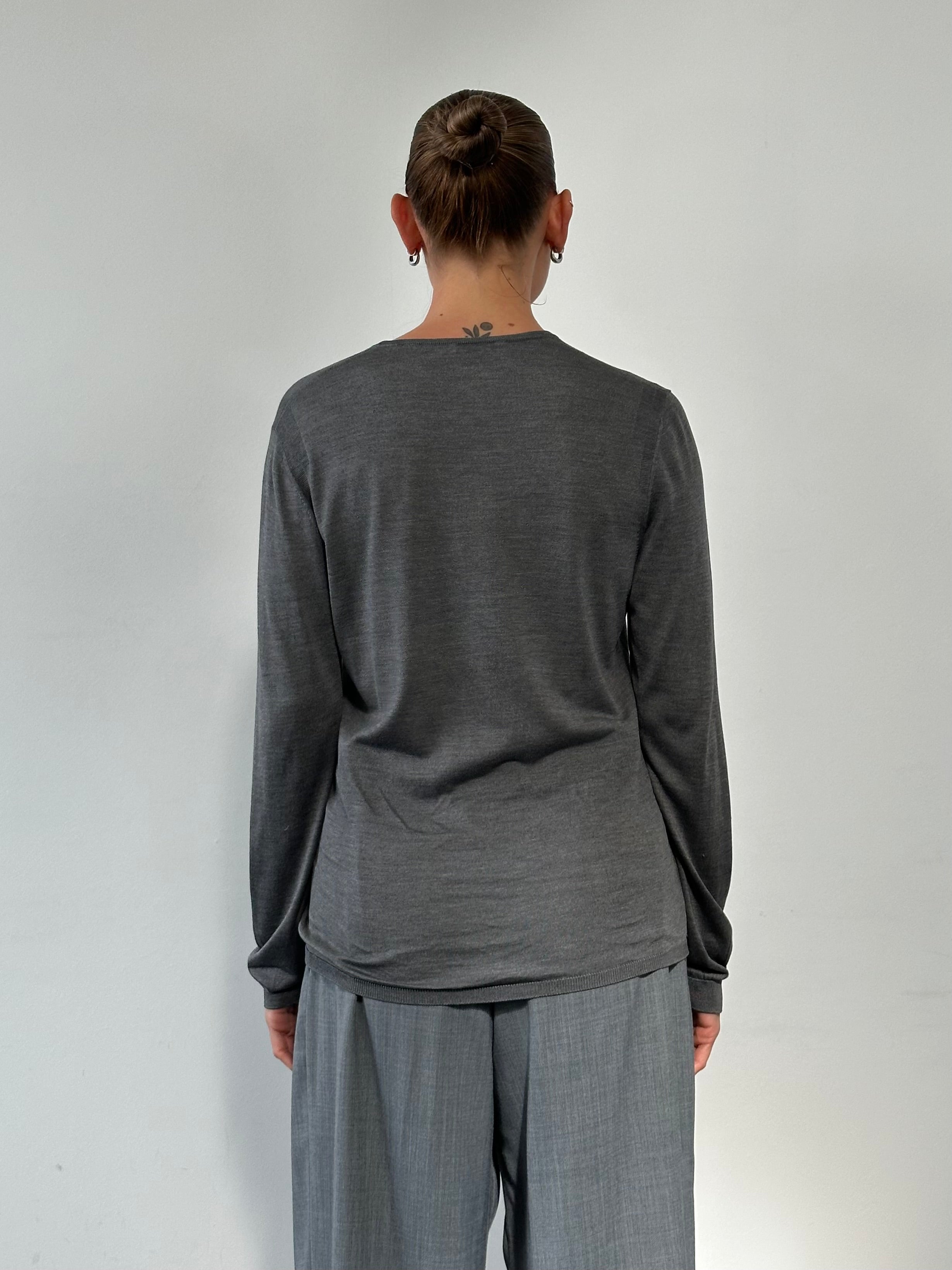 Gucci pure silk lightweight knitted jumper in size M, featuring a soft, elegant design with fine knitting details.