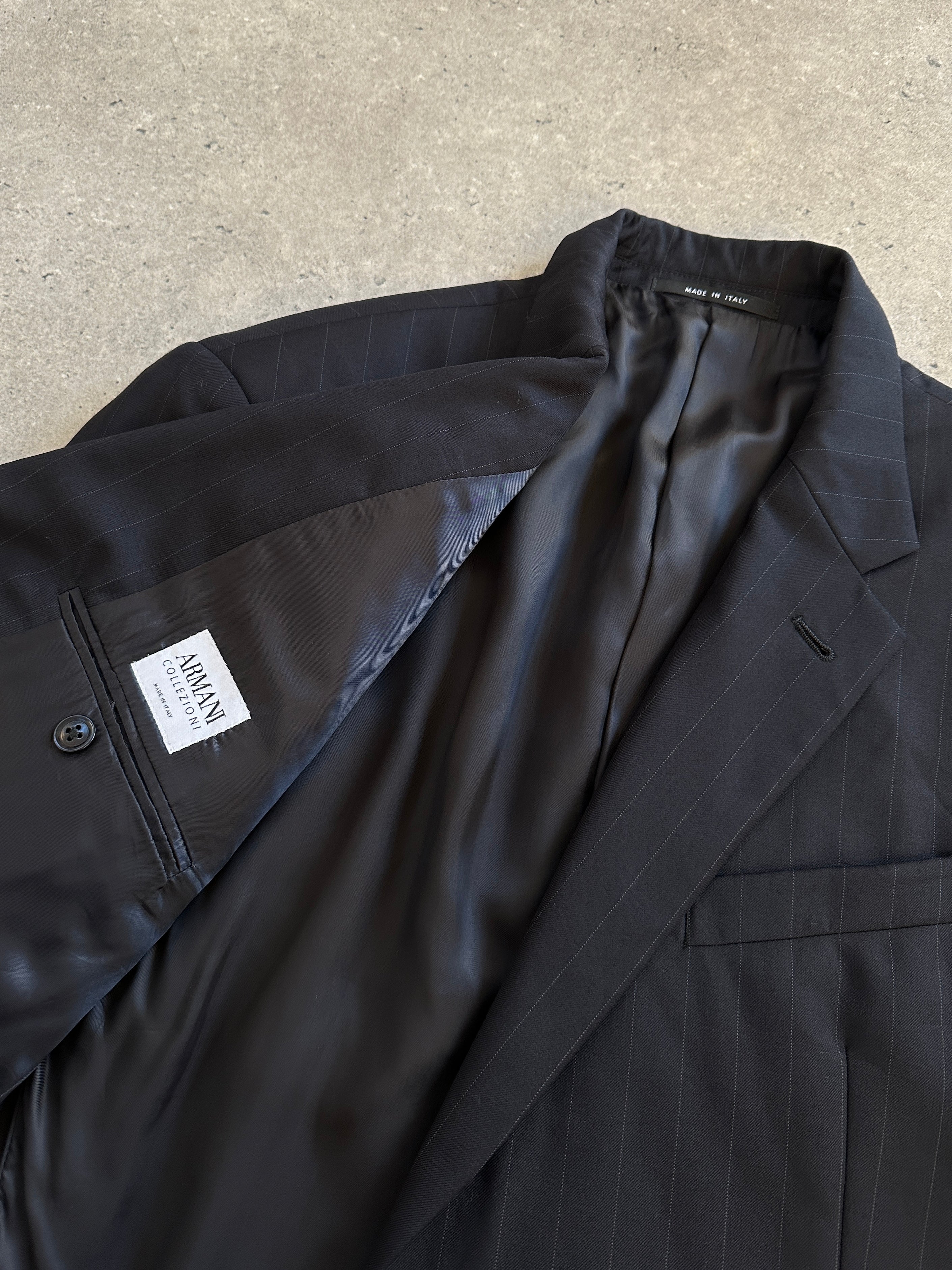Armani Collezioni 2000s men's pure wool stripe blazer in size 44L/XXL, single-breasted with notch lapel and button closure.