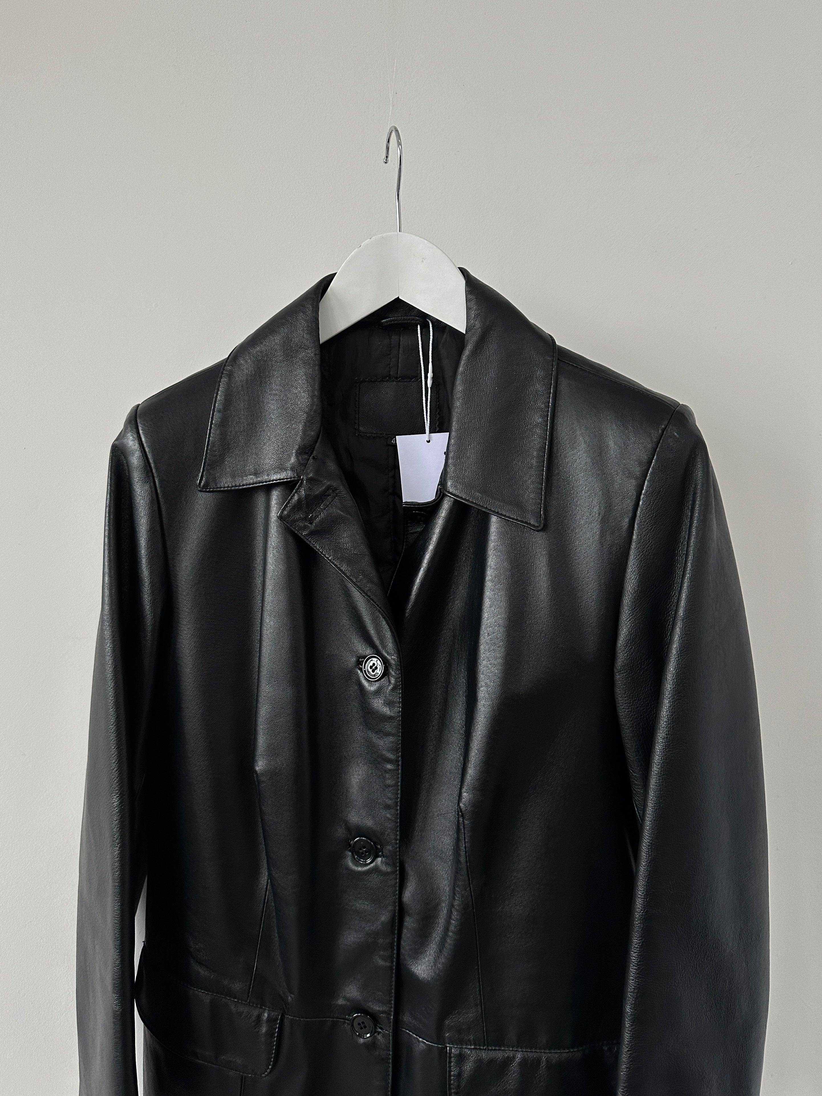 Vintage Italian single-breasted leather trench coat for women, stylish vintage coat with classic design and leather texture.