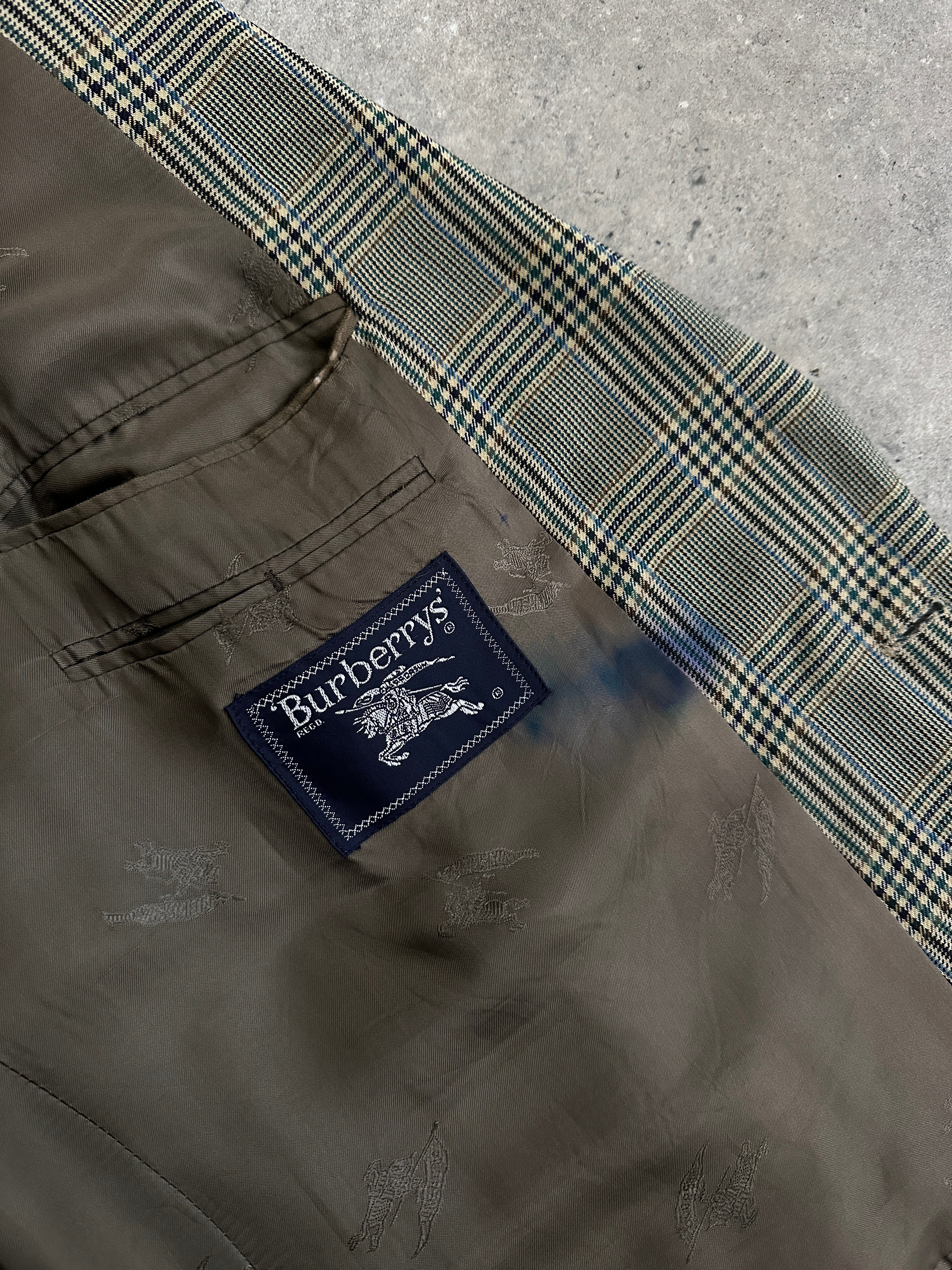 Burberry 1980s pure wool check blazer in size 48R/XXL, single-breasted with classic pattern and tailored fit.
