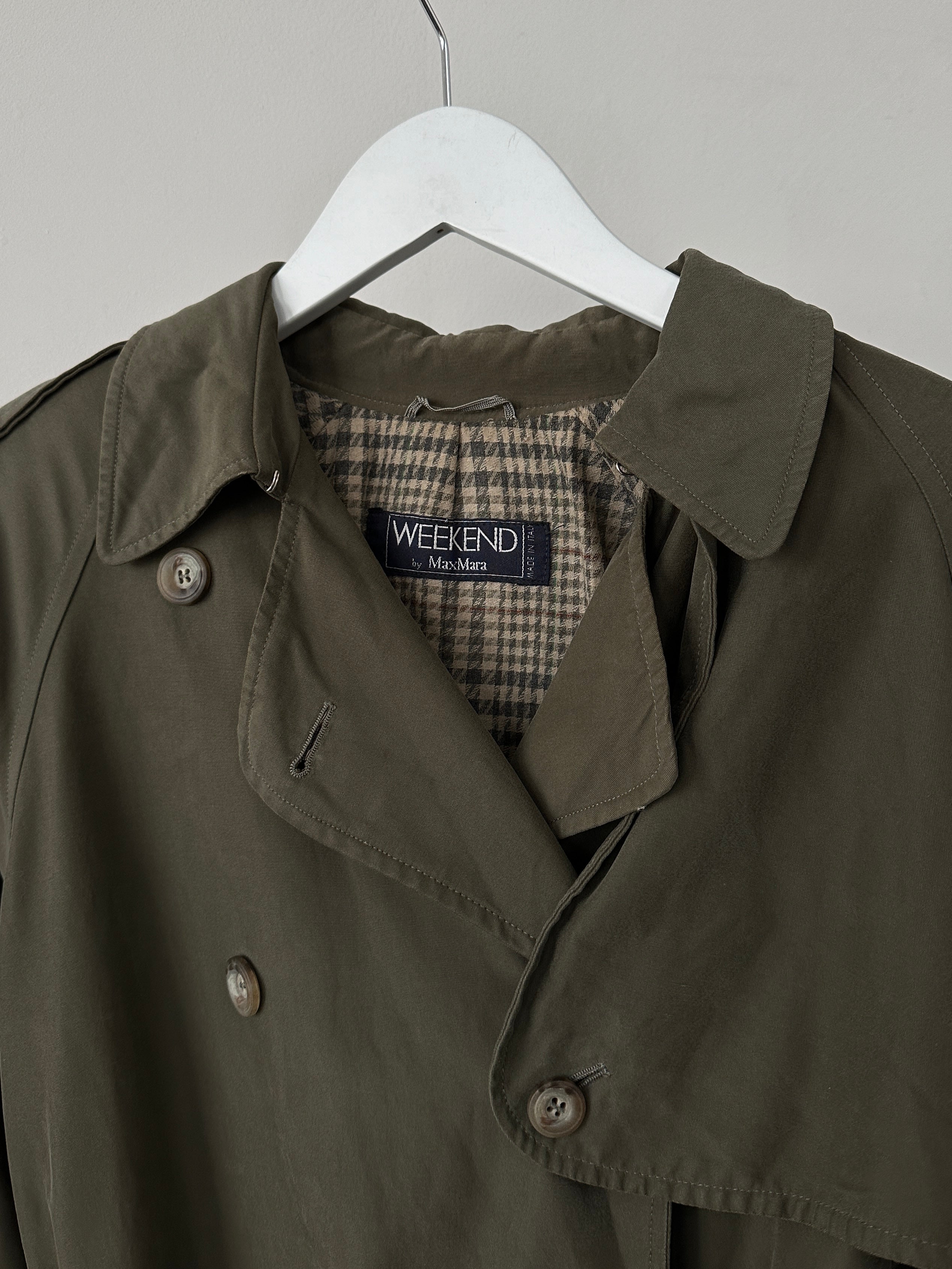 Max Mara Weekend double-breasted belted trench coat in size M, showing classic beige fabric, collar, and button details.