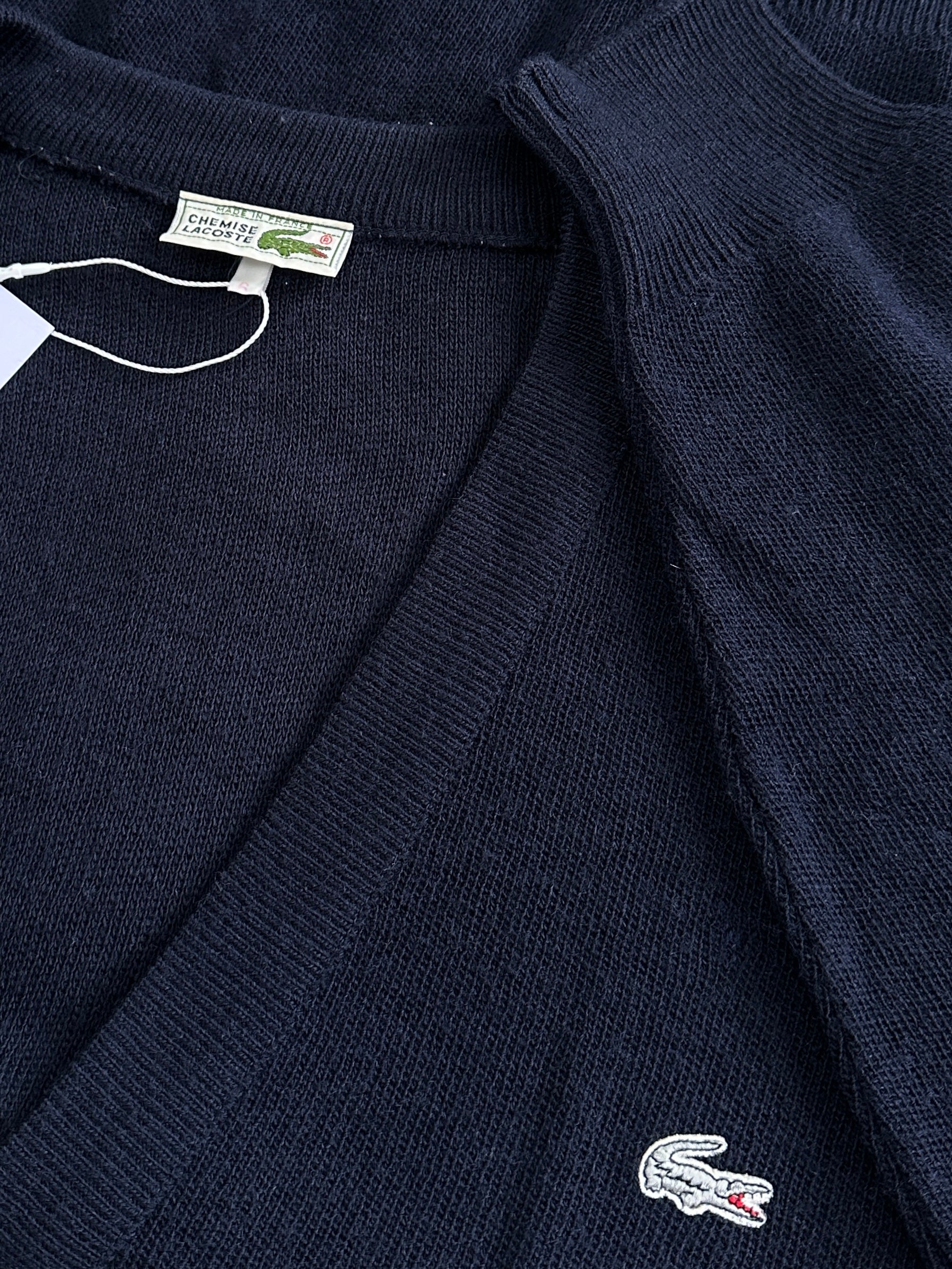Lacoste wool logo knitted cardigan in XL/XXL, featuring a classic design with the Lacoste crocodile emblem on the chest.