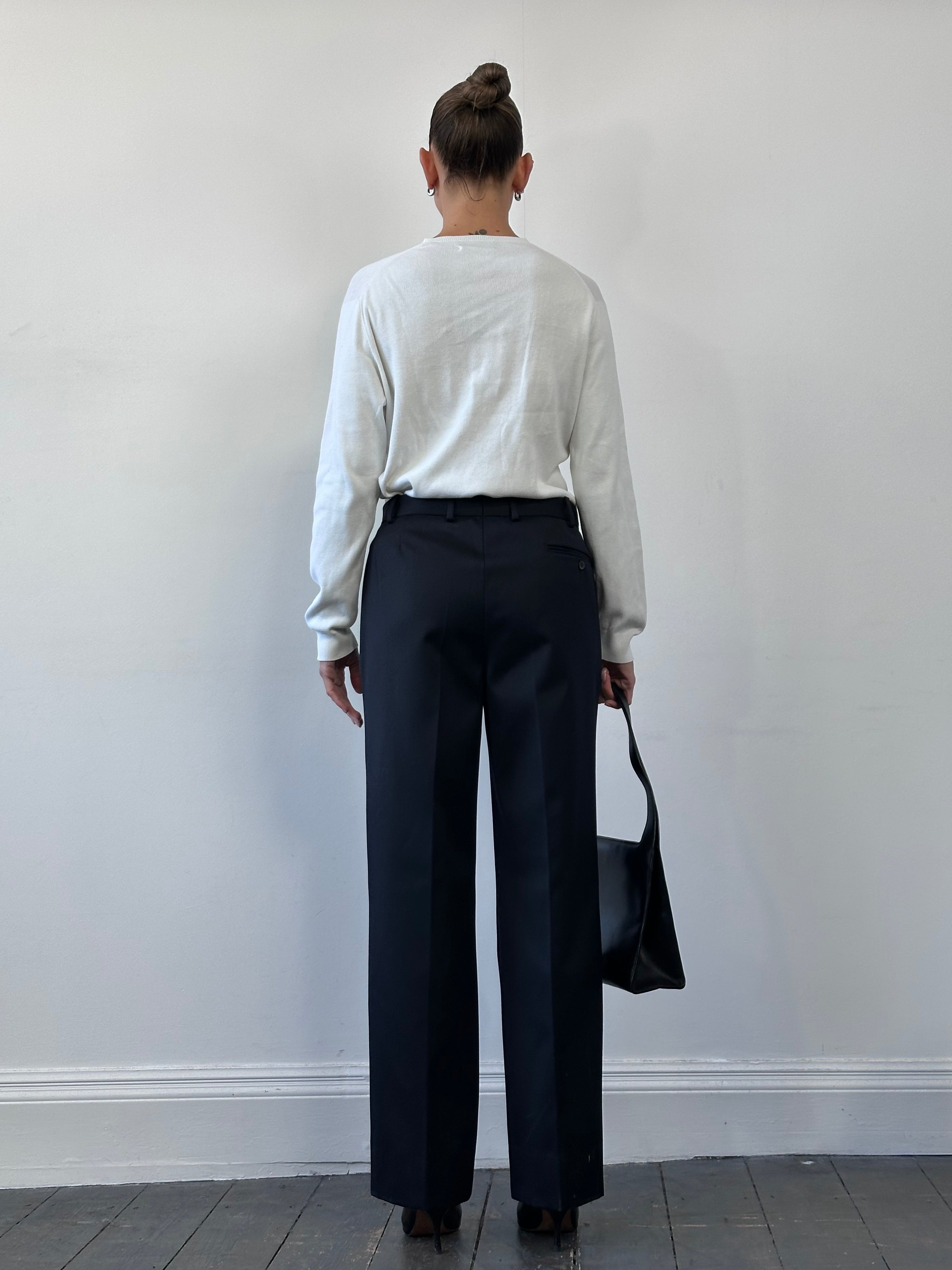 Vintage Italian vintage pure wool tailored trousers in size W32, showcasing classic fit and elegant craftsmanship.