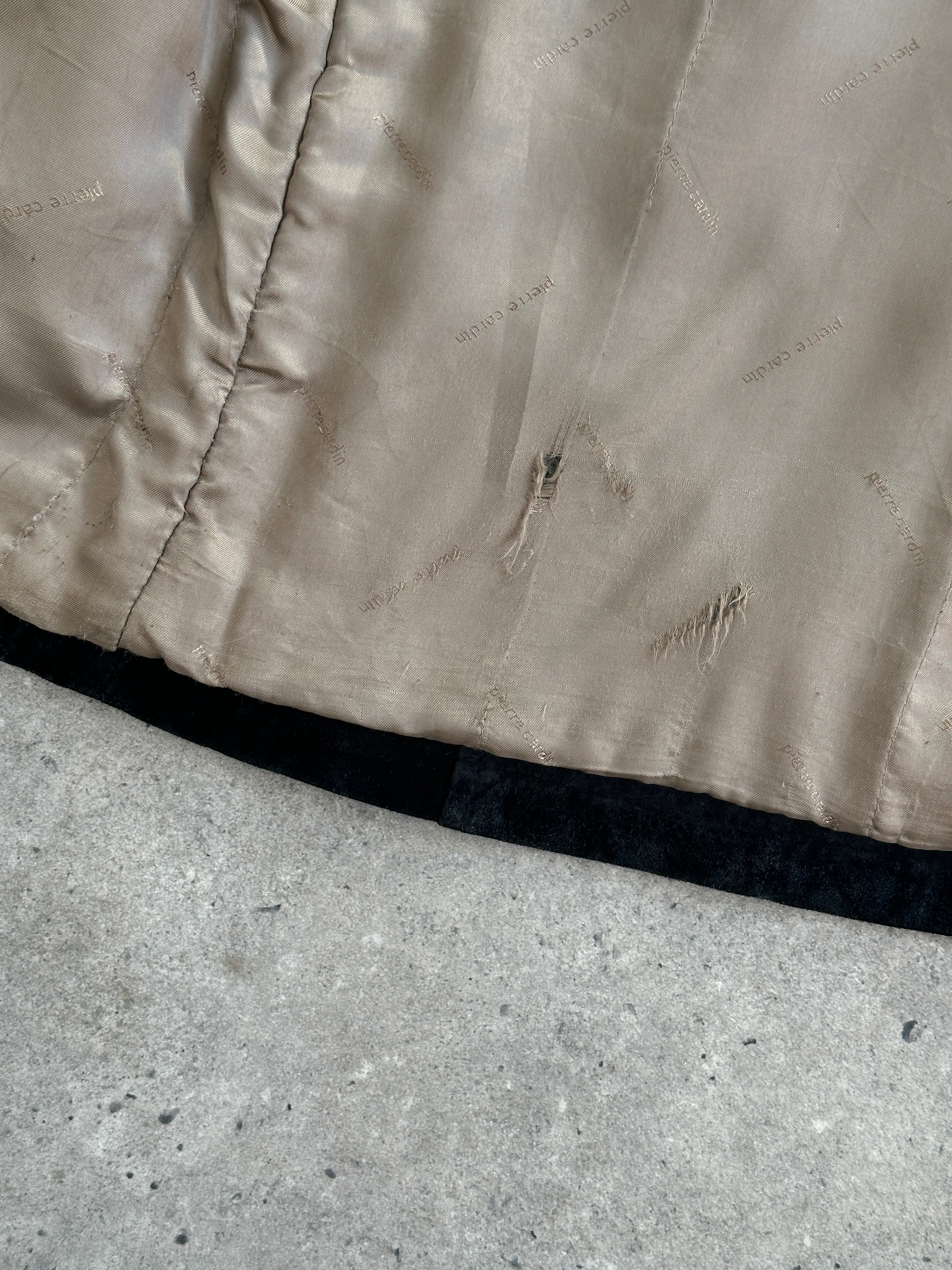 Pierre Cardin 3XL suede leather jacket, close-up showing soft texture and stylish design, ideal for casual or semi-formal wear.