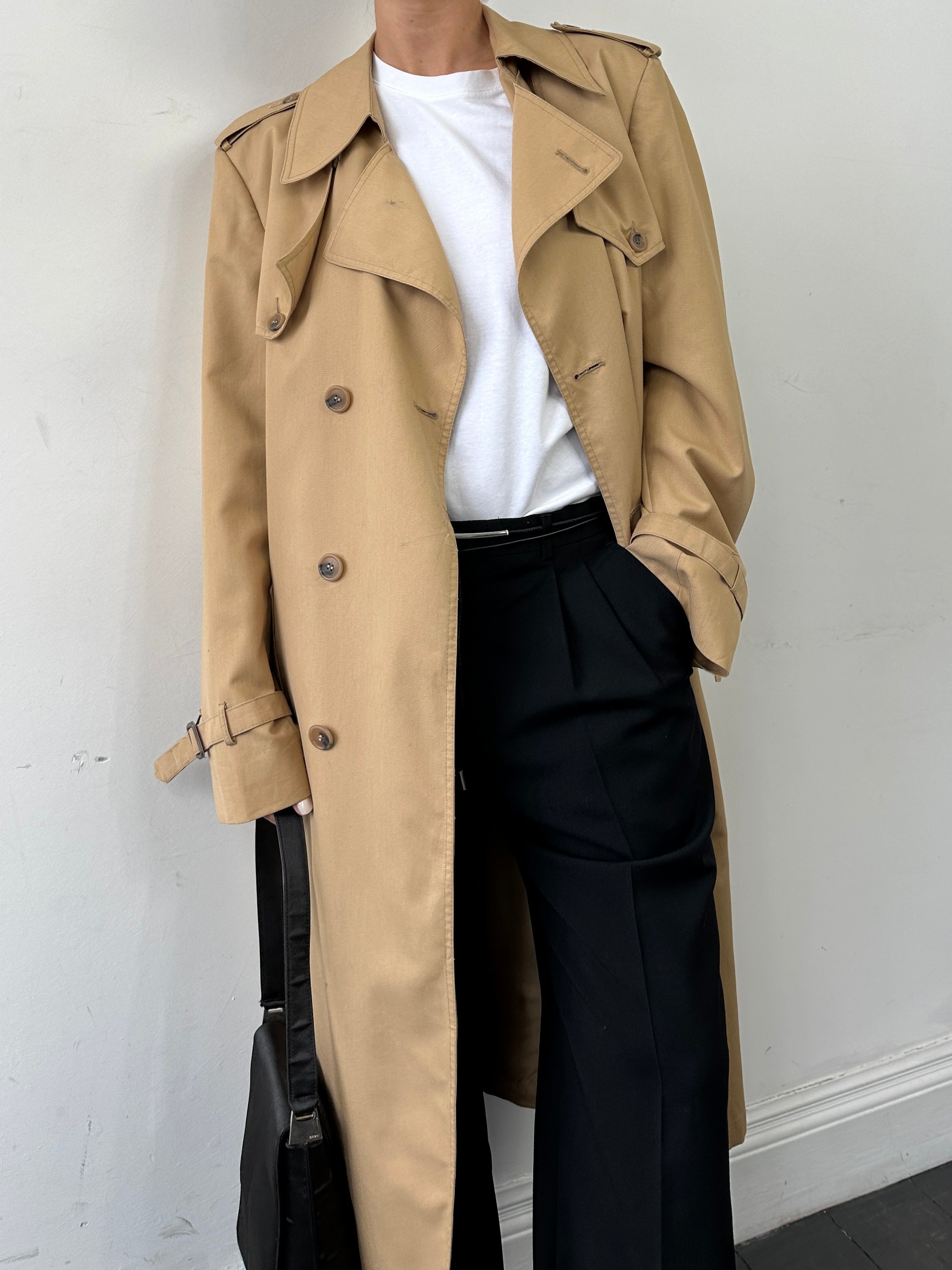 Christian Dior Monsieur double-breasted belted trench coat in XL, featuring classic design, beige color, and tailored fit.