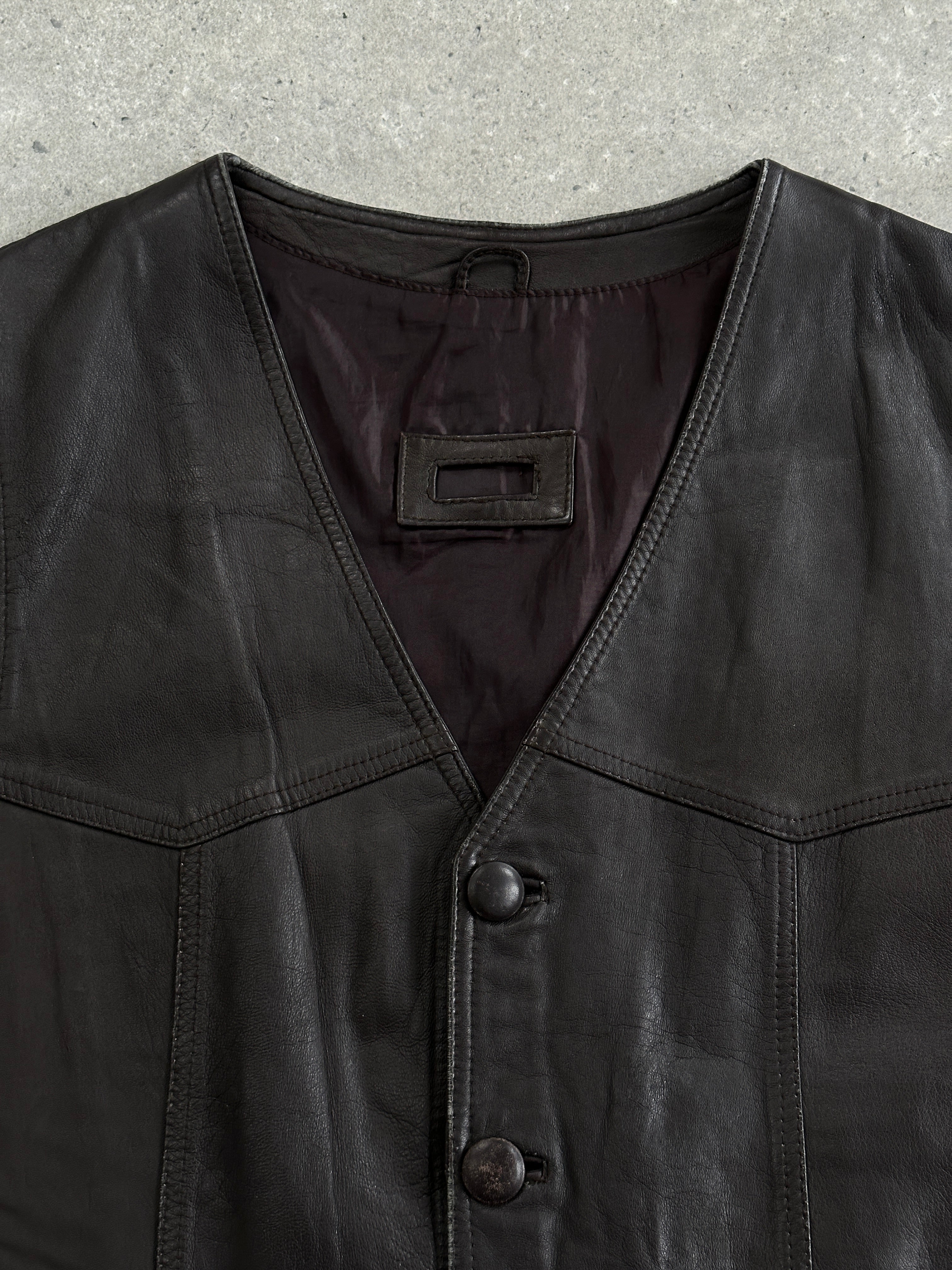 Vintage 1990s leather waistcoat in XL size, featuring classic design and durable leather material.