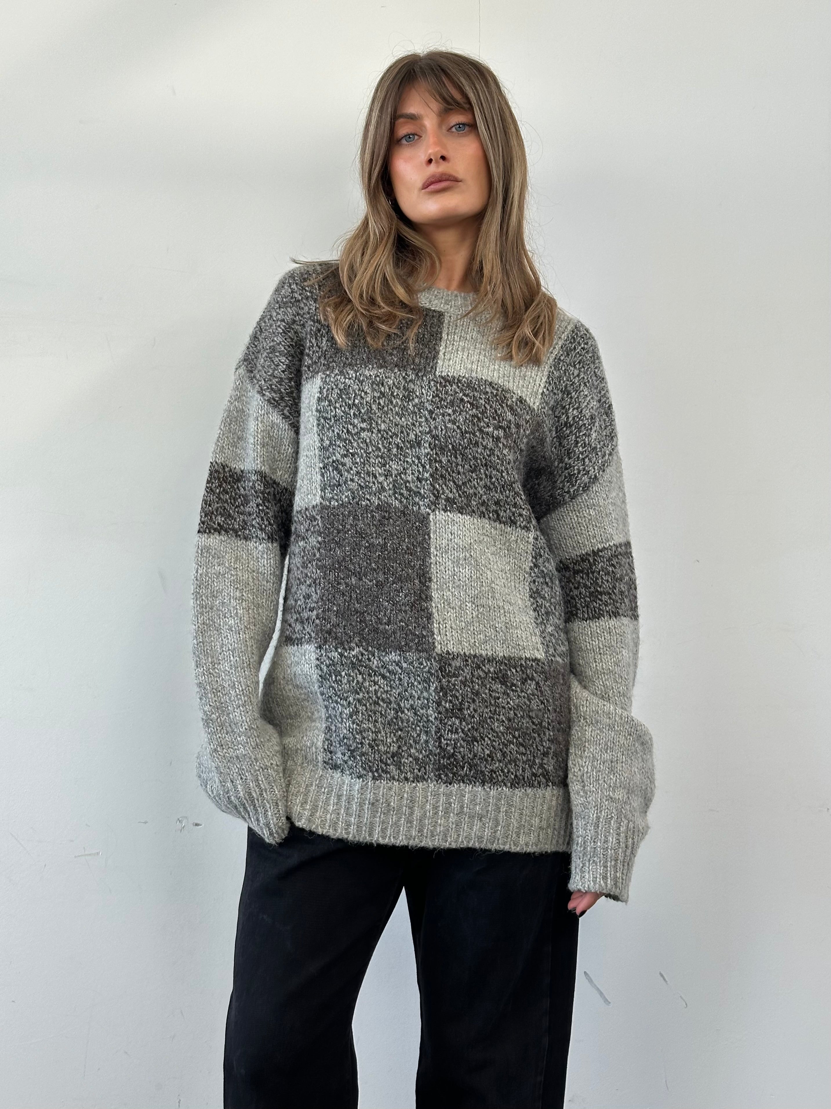 Armani Jeans XL wool and alpaca knitted check jumper featuring a cozy, stylish design with a classic pattern.