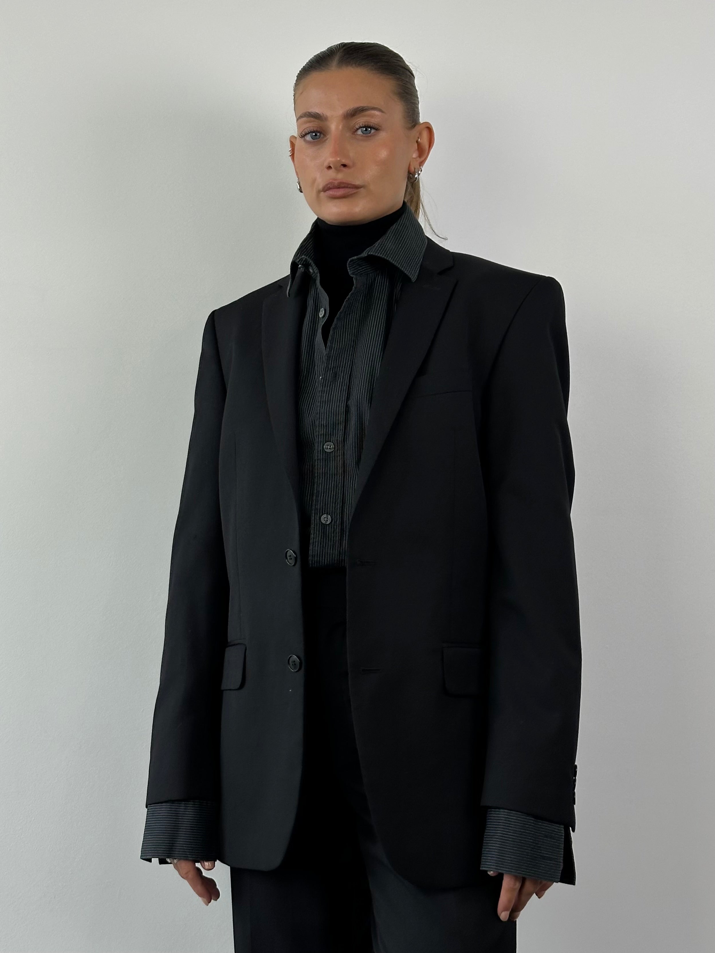 Pierre Cardin wool single-breasted suit in size 38L/W36, tailored fit, navy color, with notch lapel and classic design.
