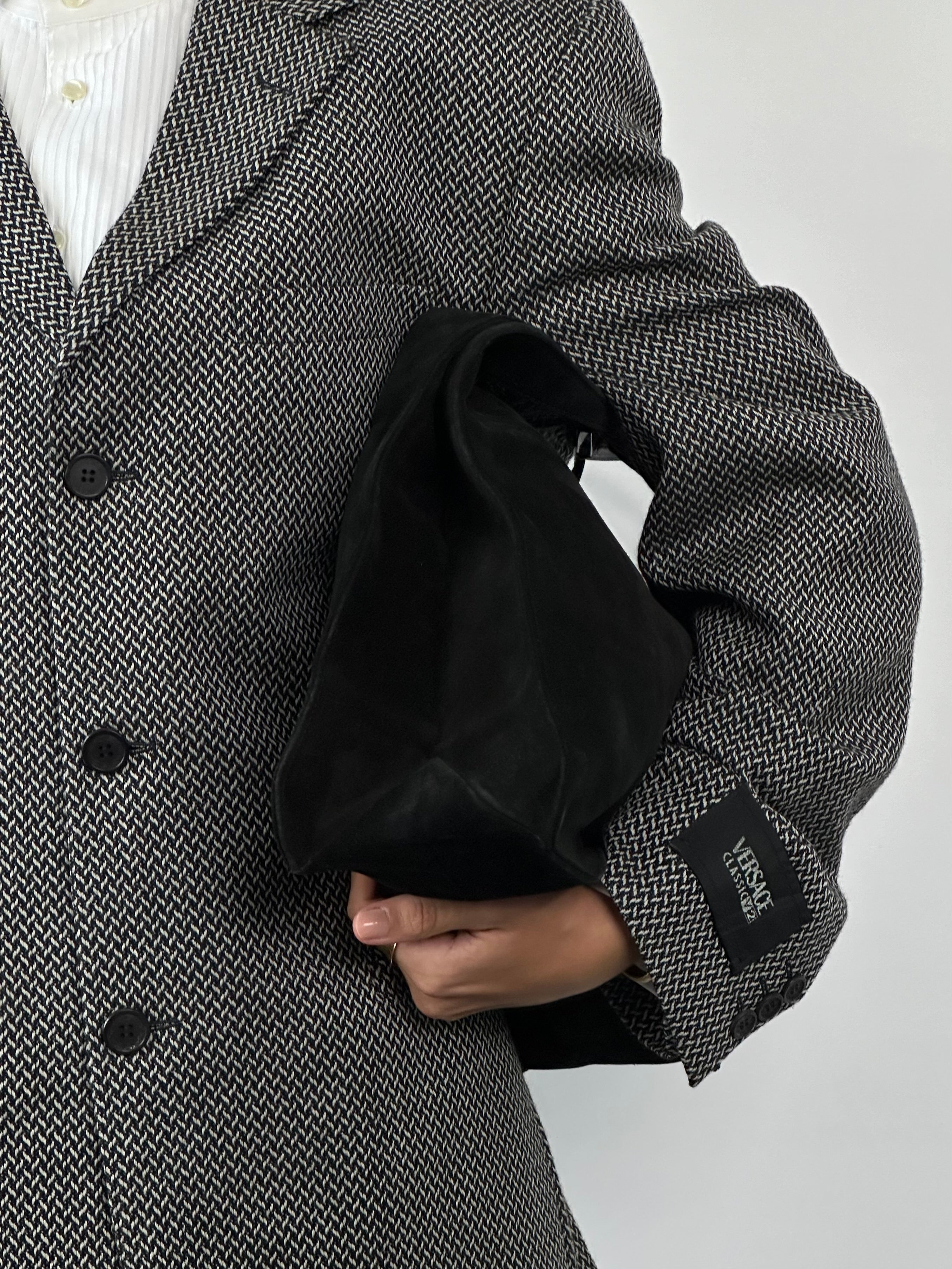 Versace Classic V2 1993 pure wool woven blazer in size 42R/XL, stylish tailored blazer with a refined woven texture.