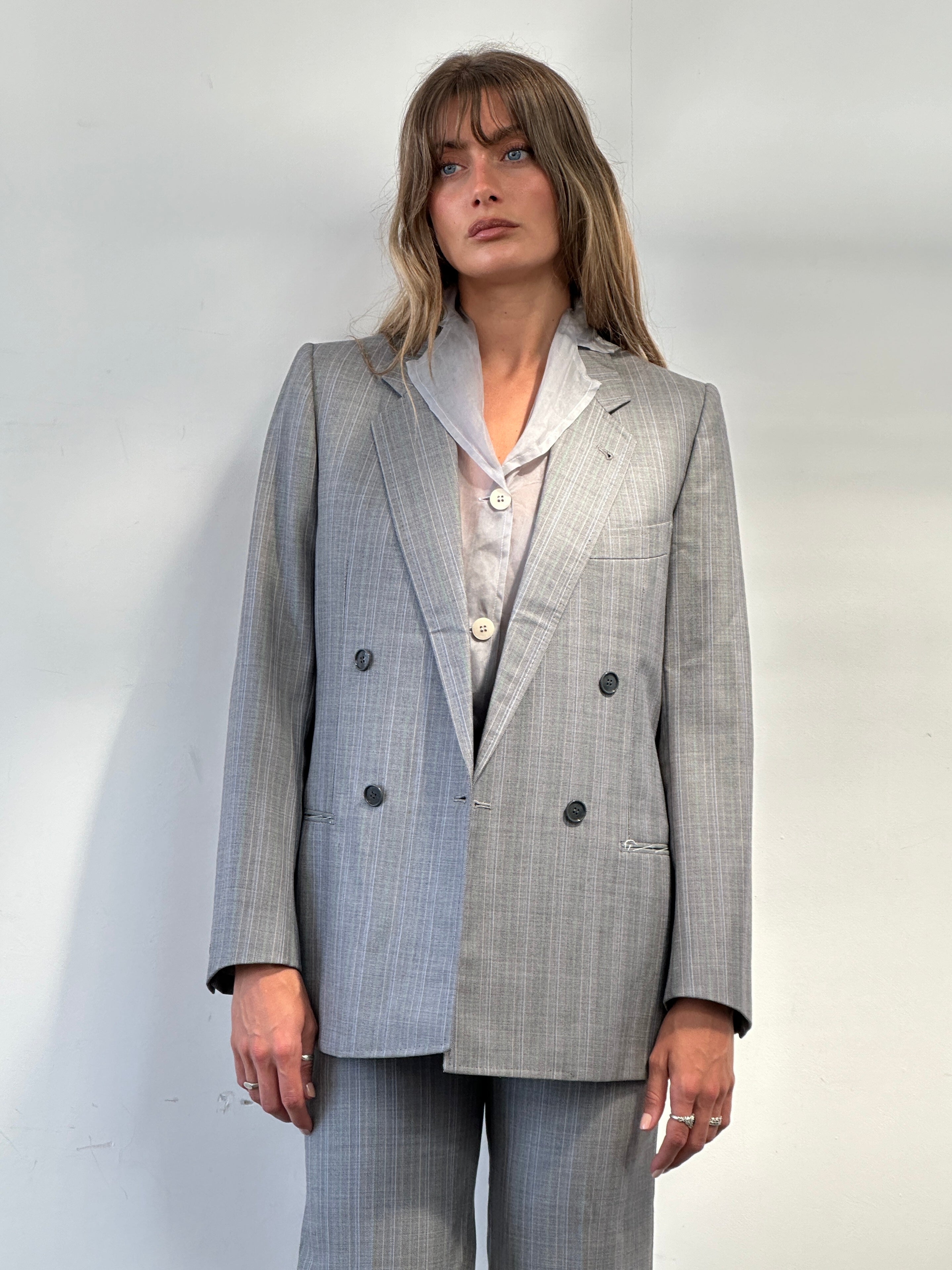Italian Vintage pure wool stripe double-breasted suit in size 36R/W28, tailored with classic vintage style and elegant lapels.
