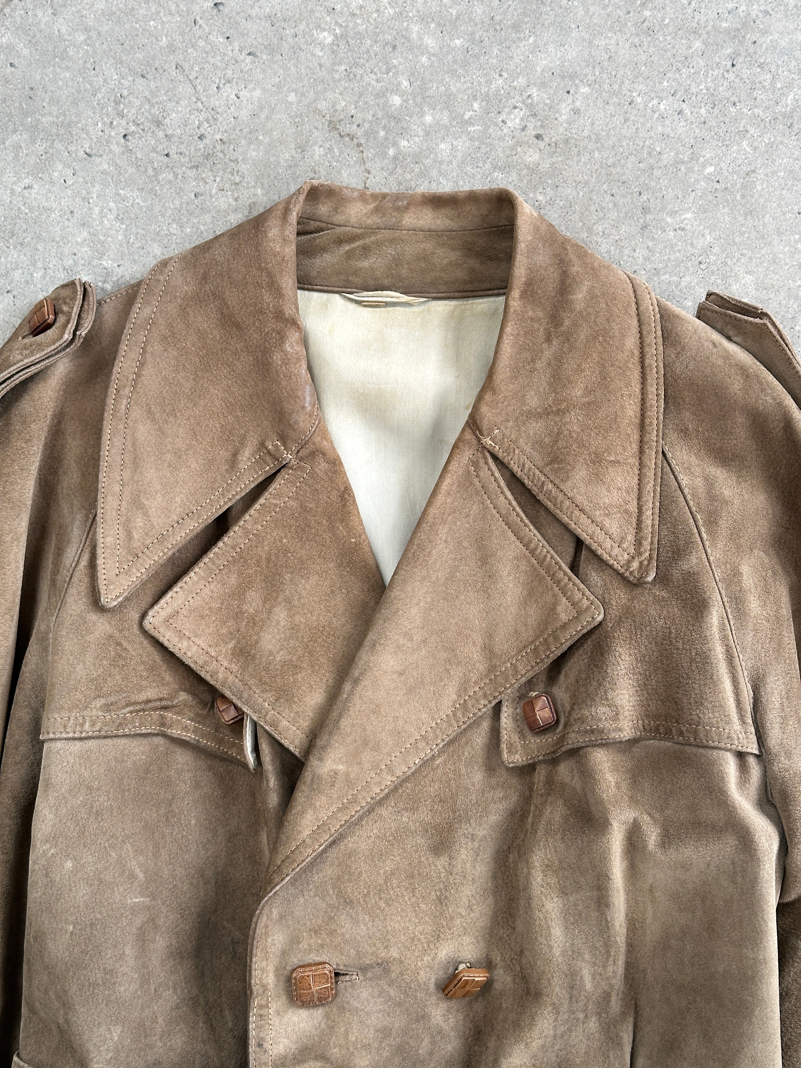 Vintage pure suede belted trench coat in XL, showing classic design with lapels, belt, and long sleeves on a neutral background.