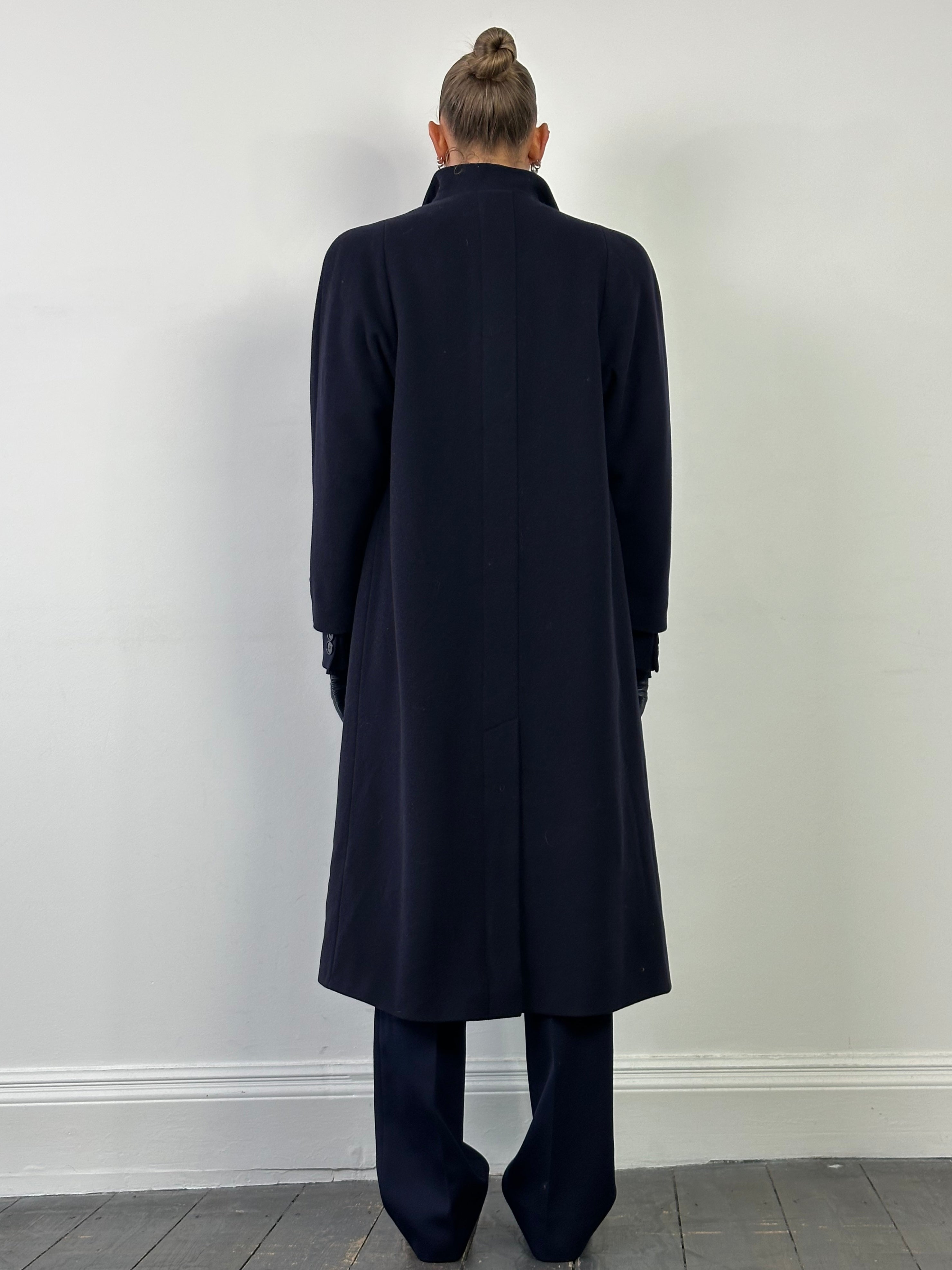 Vintage mohair wool velvet single-breasted coat in M/L size, featuring classic tailored design and luxurious fabric.