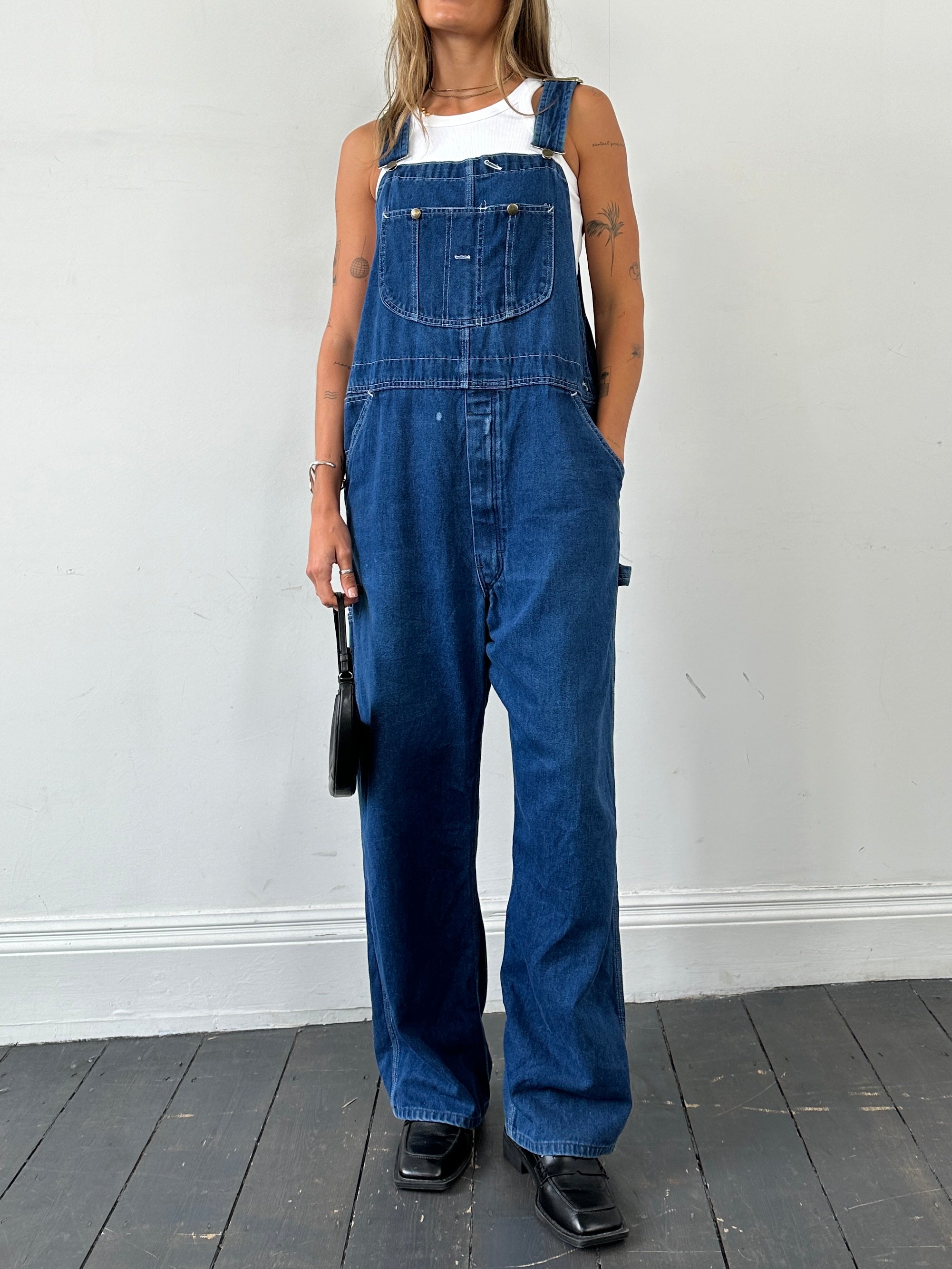 Vintage Roebucks contrast stitch mid wash denim dungarees in XL, featuring classic design and durable cotton fabric.