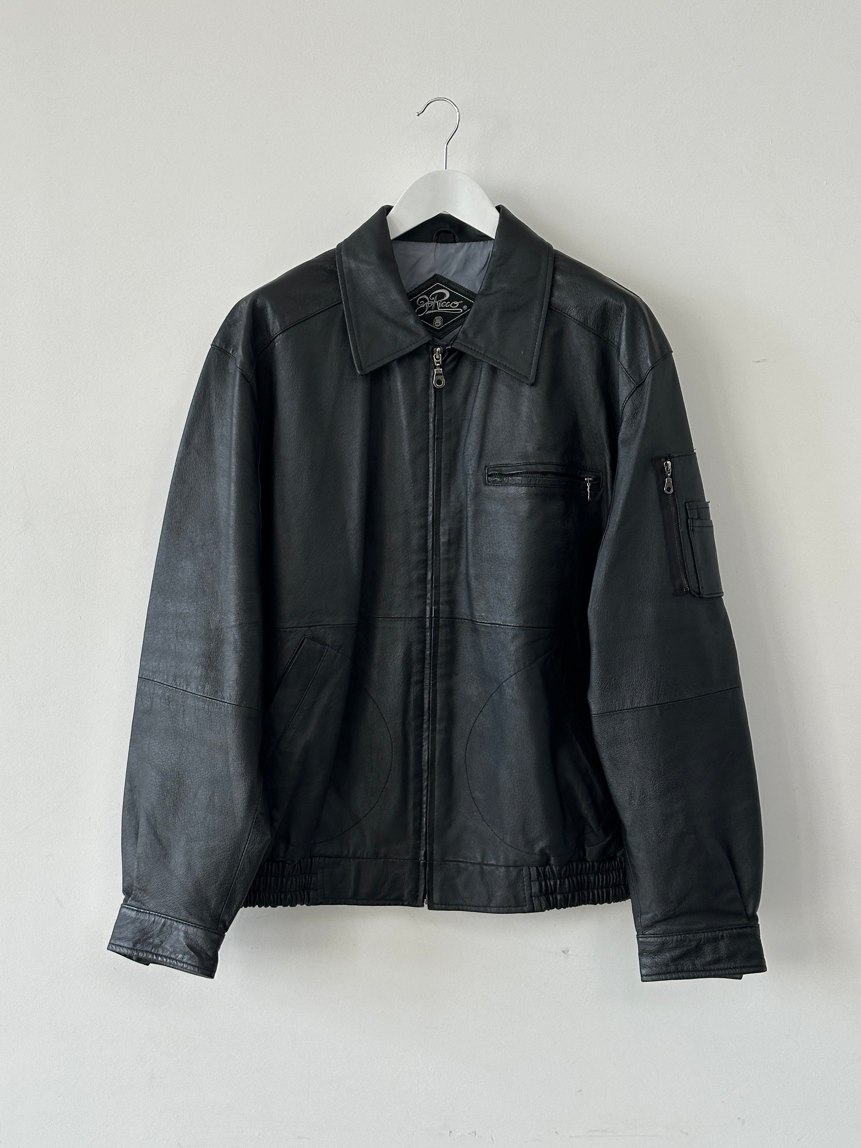 Vintage leather bomber jacket in XL size, featuring classic design and textured leather for a timeless, stylish look.