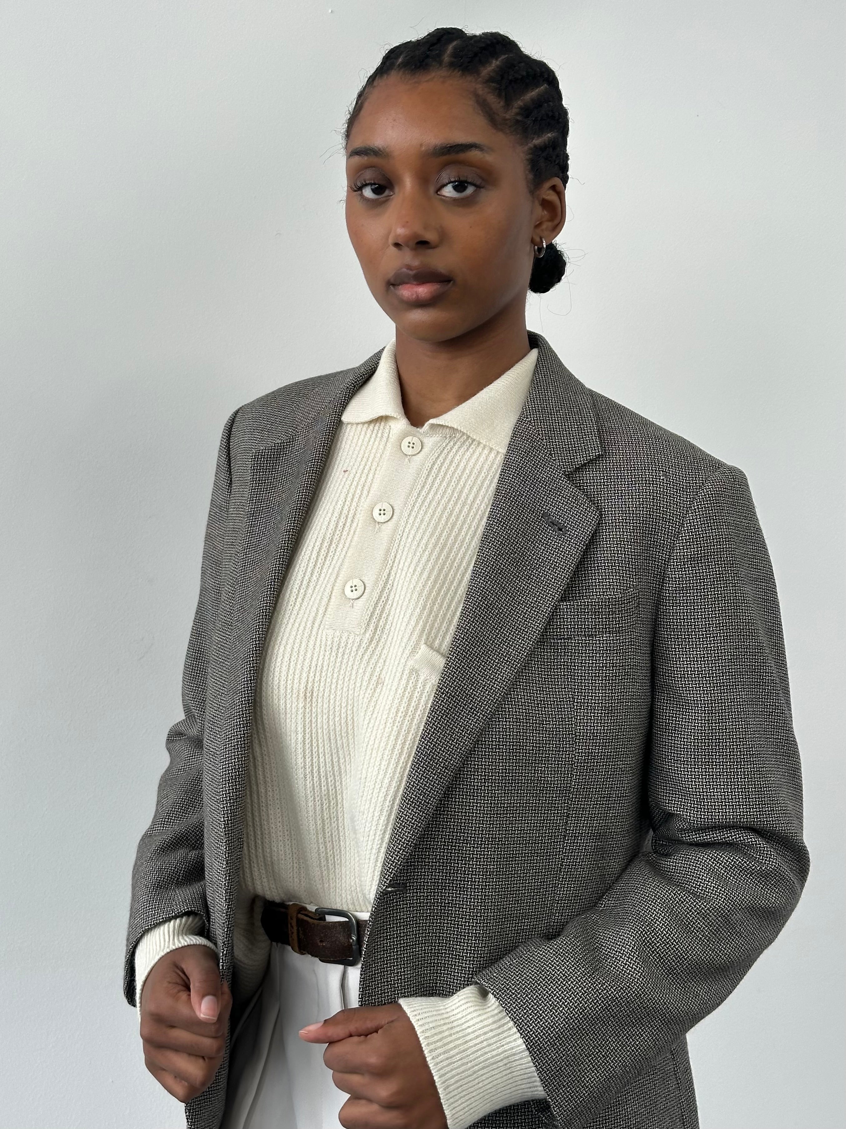 Burberry 1990s herringbone wool silk single-breasted blazer in beige, size 36S, displayed on a mannequin.