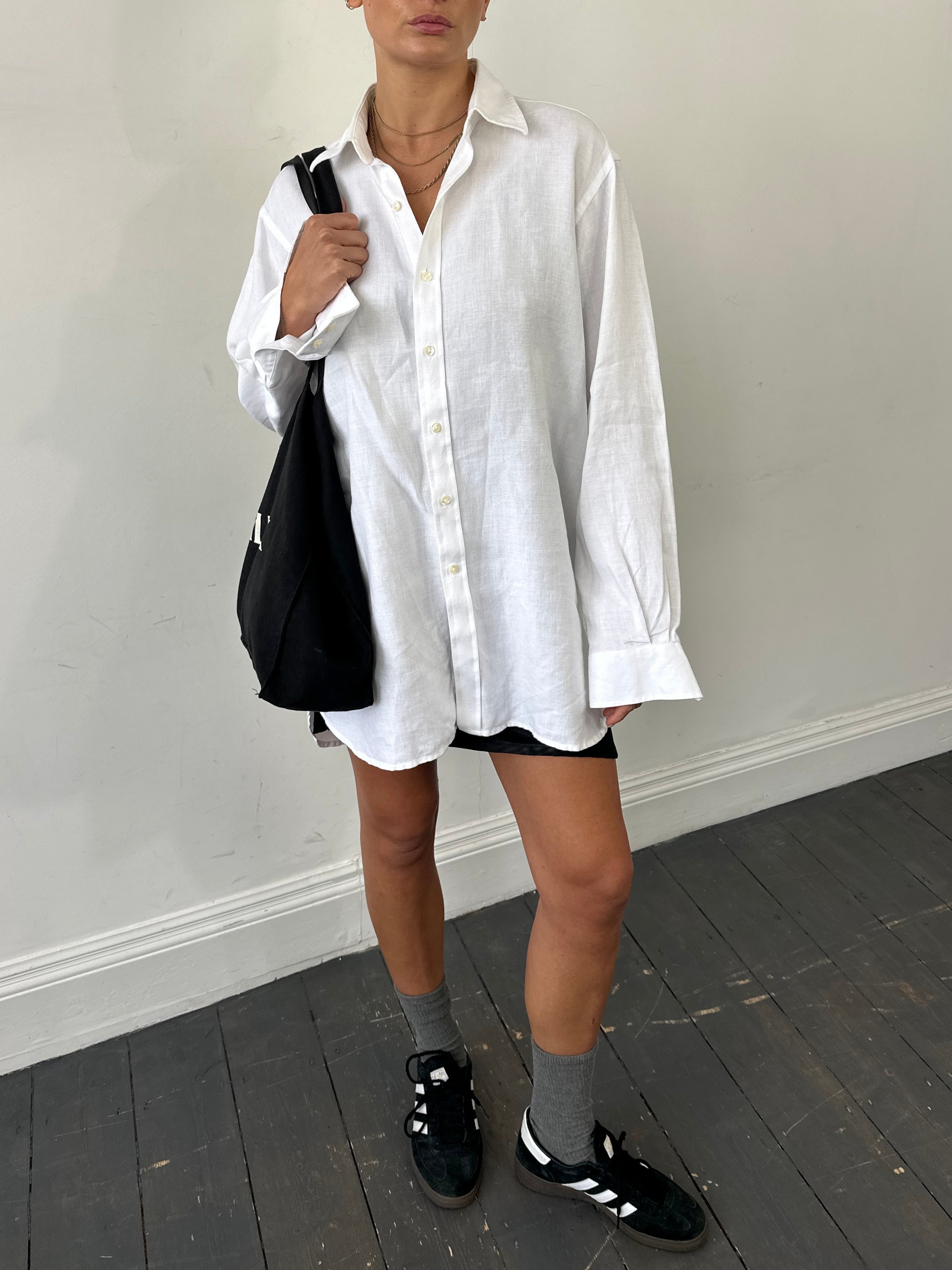 Vintage pure linen shirt in XL/XXL, casual men's shirt with classic design and lightweight breathable fabric, shown in natural light.