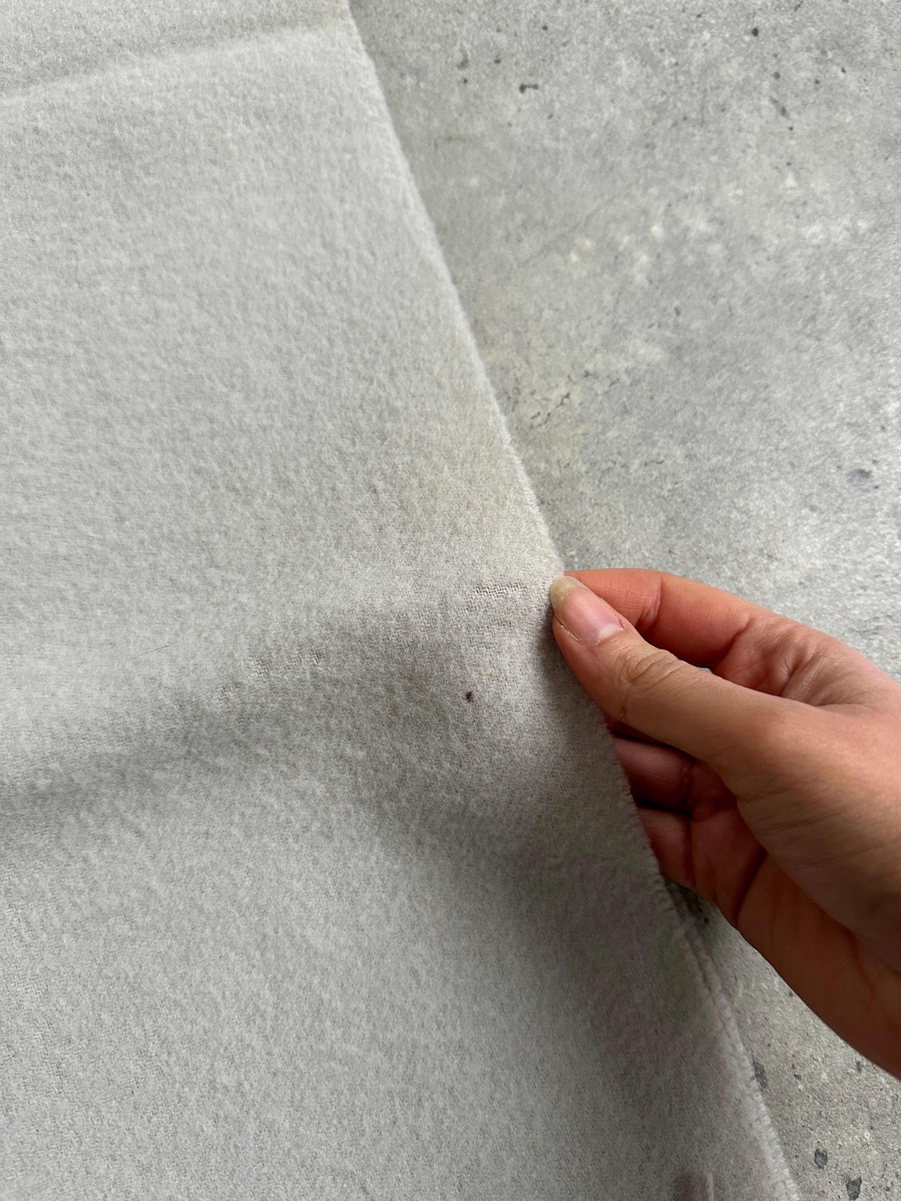 Giorgio Armani Le Collezioni 2000s pure wool logo scarf featuring classic design and subtle Armani branding.