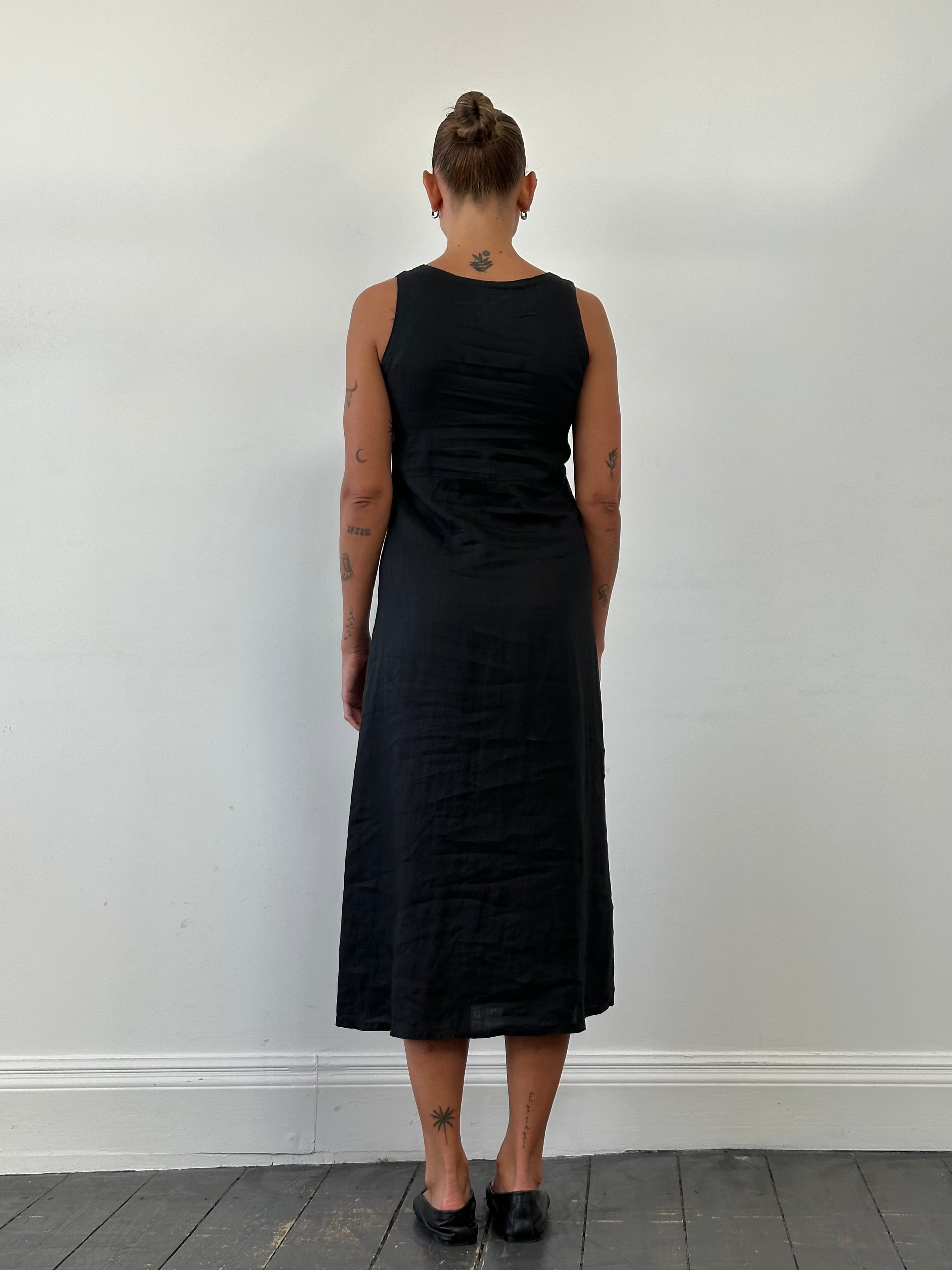 Vintage Pure Linen Maxi Dress in size small, flowing design with a classic vintage style and natural linen fabric.