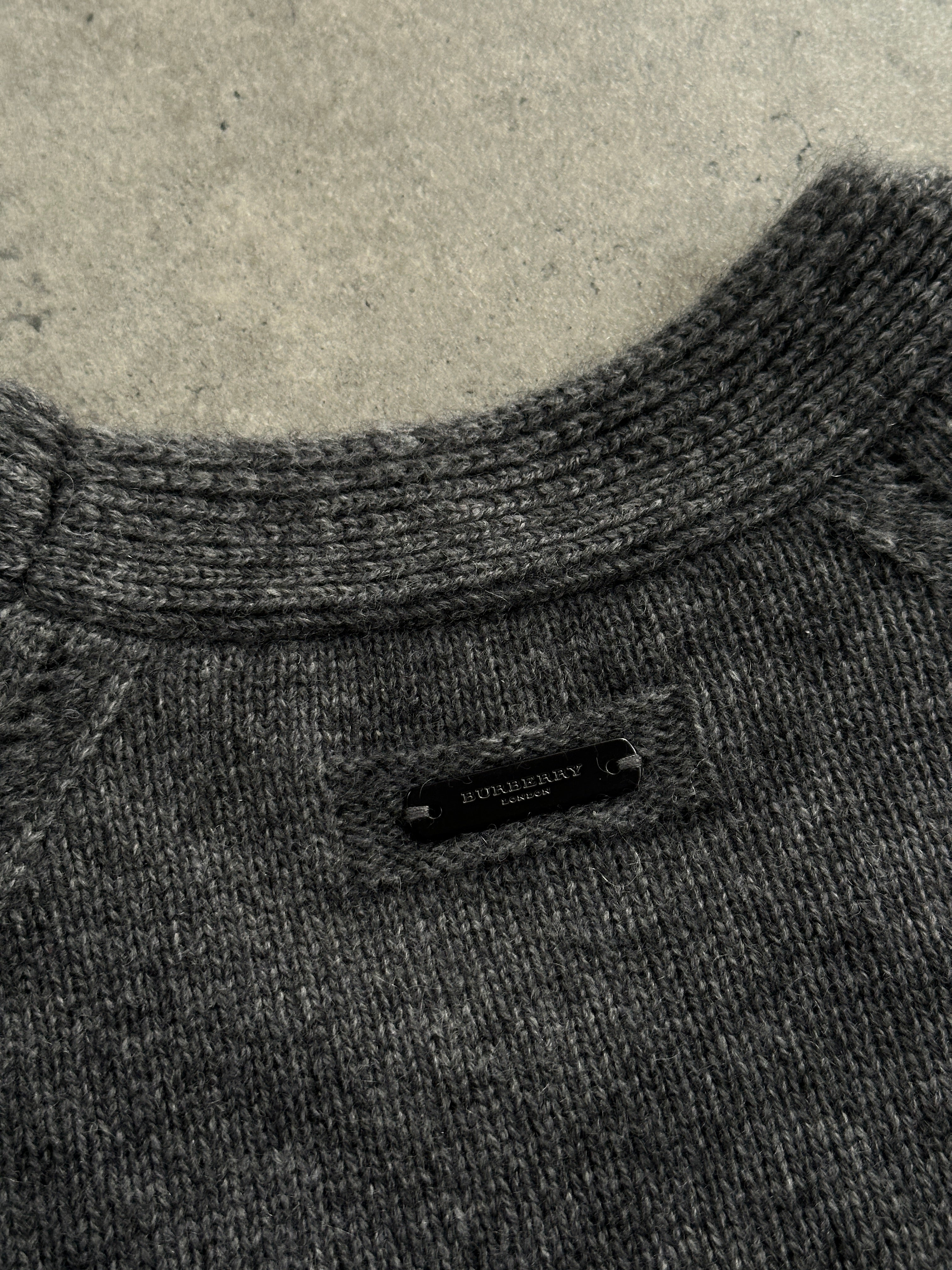 Burberry London pure cashmere knitted jumper in beige, showcasing a cozy, soft texture and classic design for women.