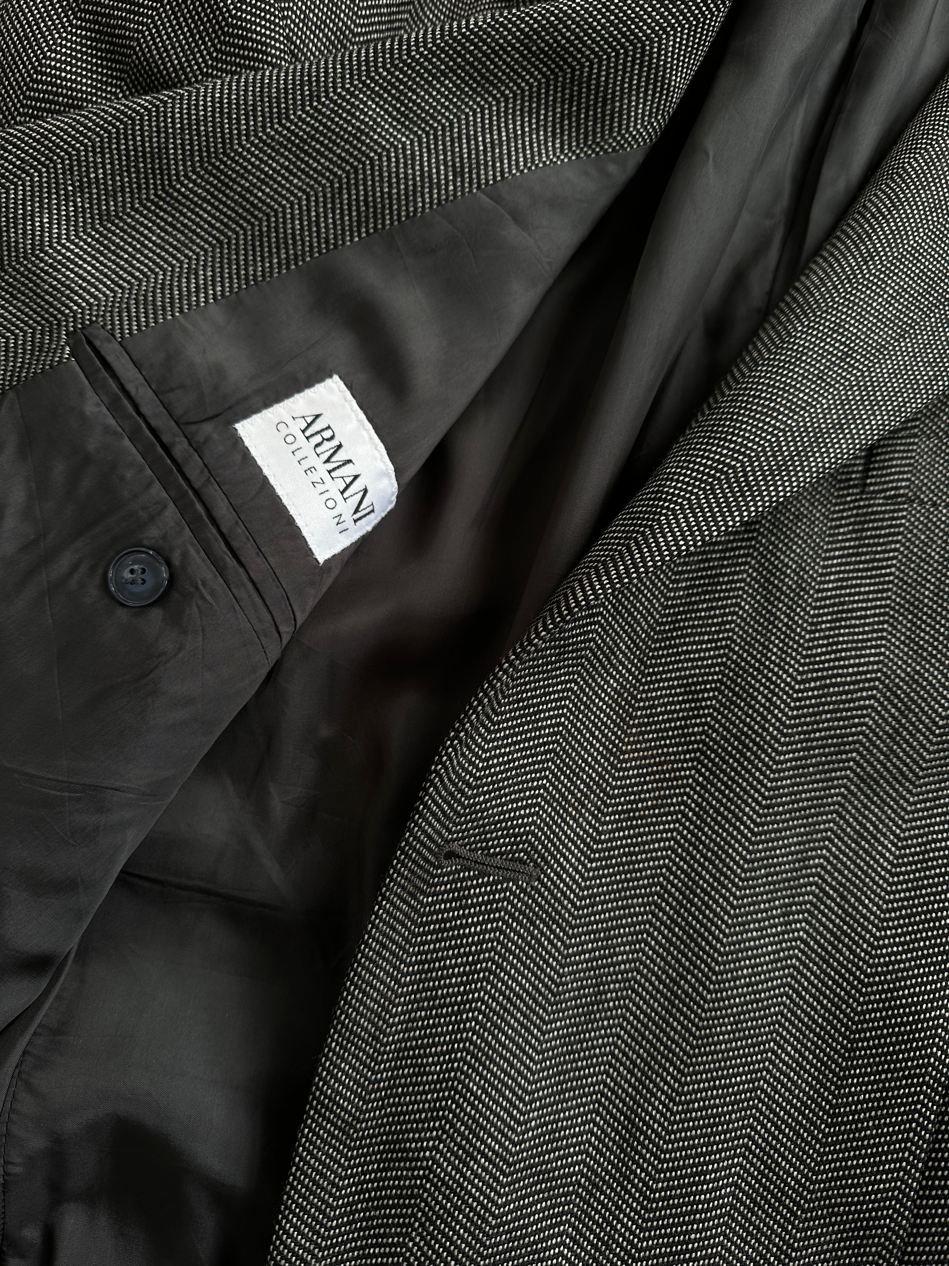 Armani Collezioni pure wool woven single-breasted blazer in size 44R/L, shown in a tailored fit with classic lapels and structured design.