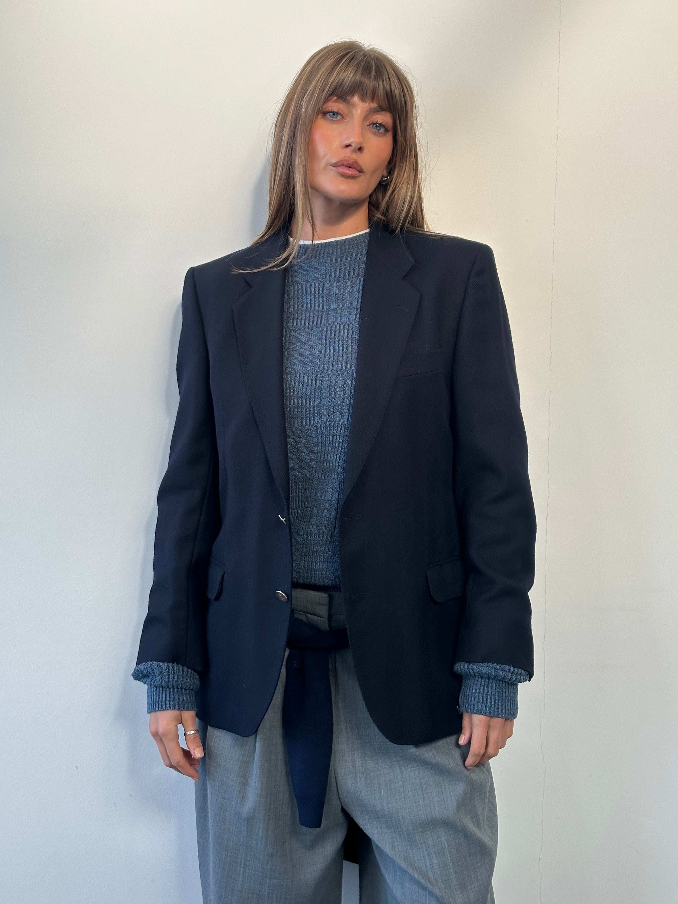 Vintage 1990s pure wool single-breasted blazer in size 38R/M, classic tailored design with notched lapels and button closure.